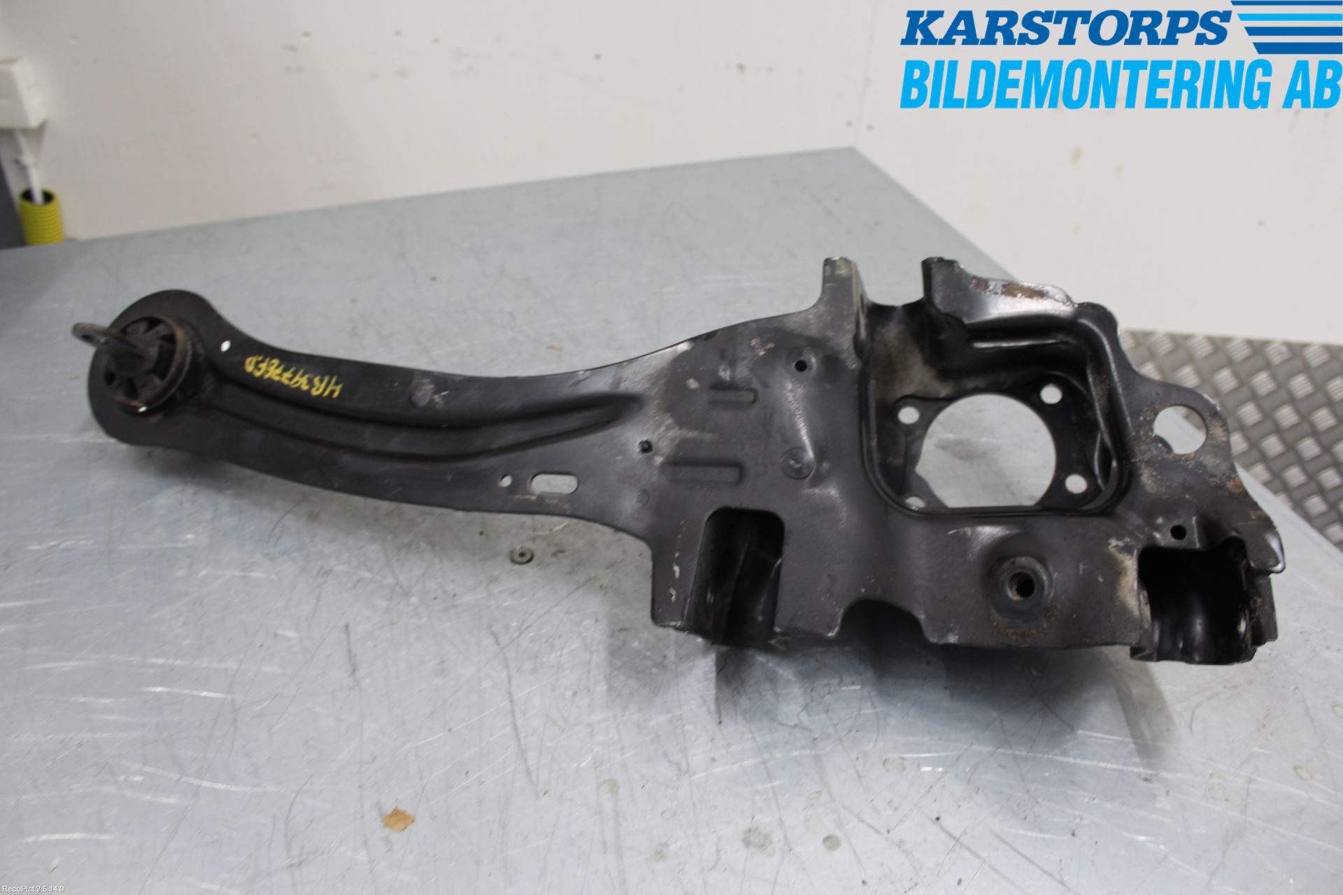 Volvo V40 12-19 Bärarm Bak Höger