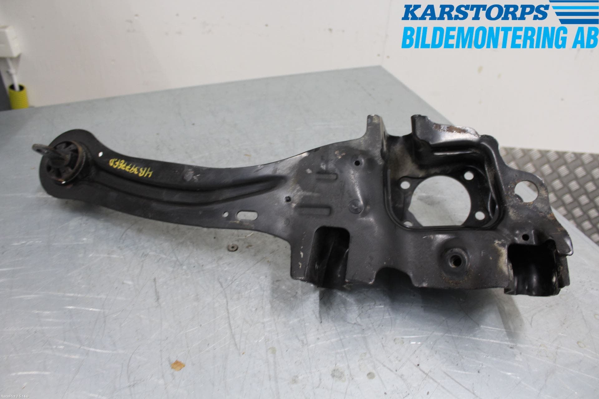 Volvo V40 12-19 Bärarm Bak Höger