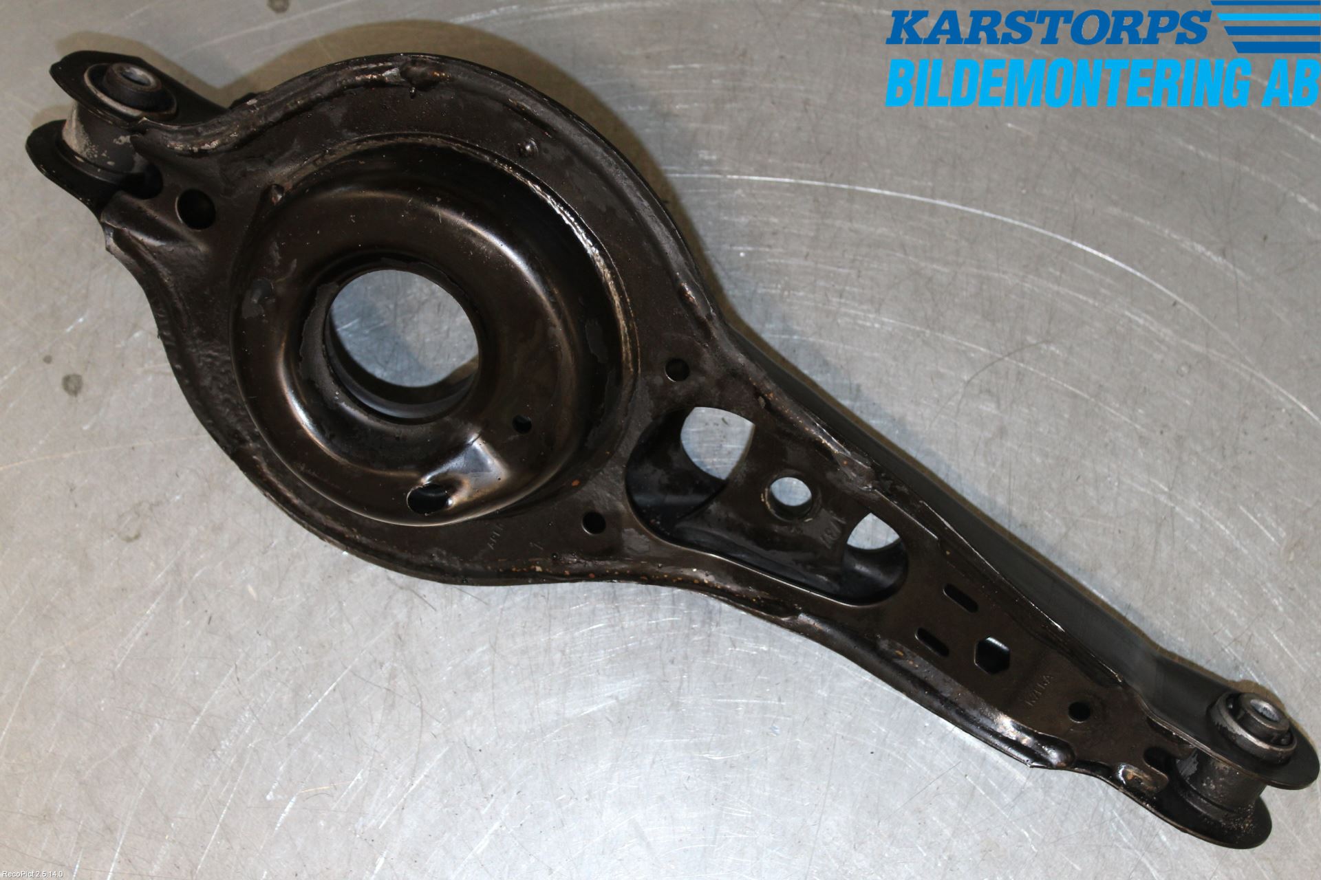 Volvo V40 12-19 Bärarm Bak Höger