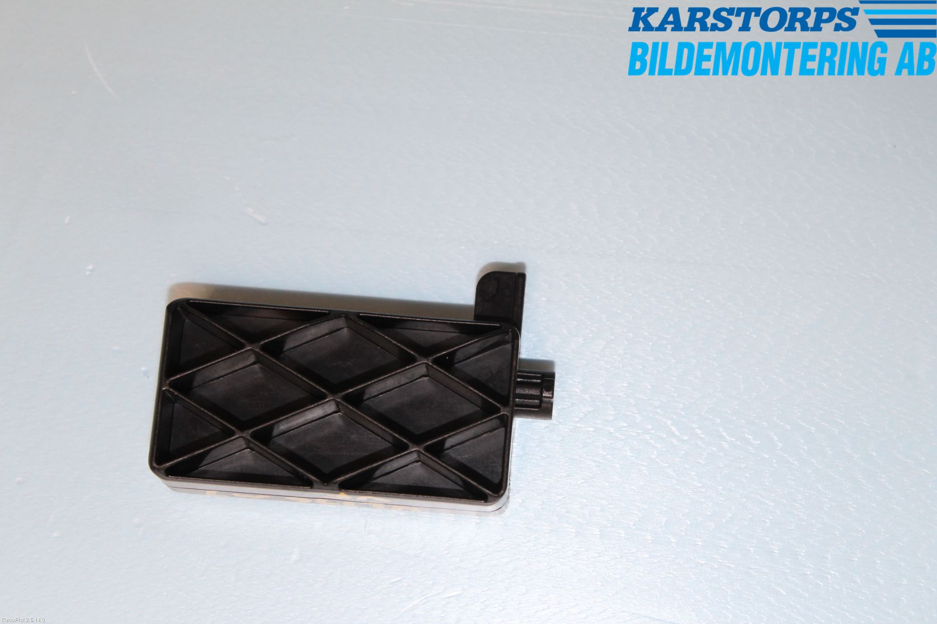 Volvo V70 08-13 Kylarfäste-Ram-Balk