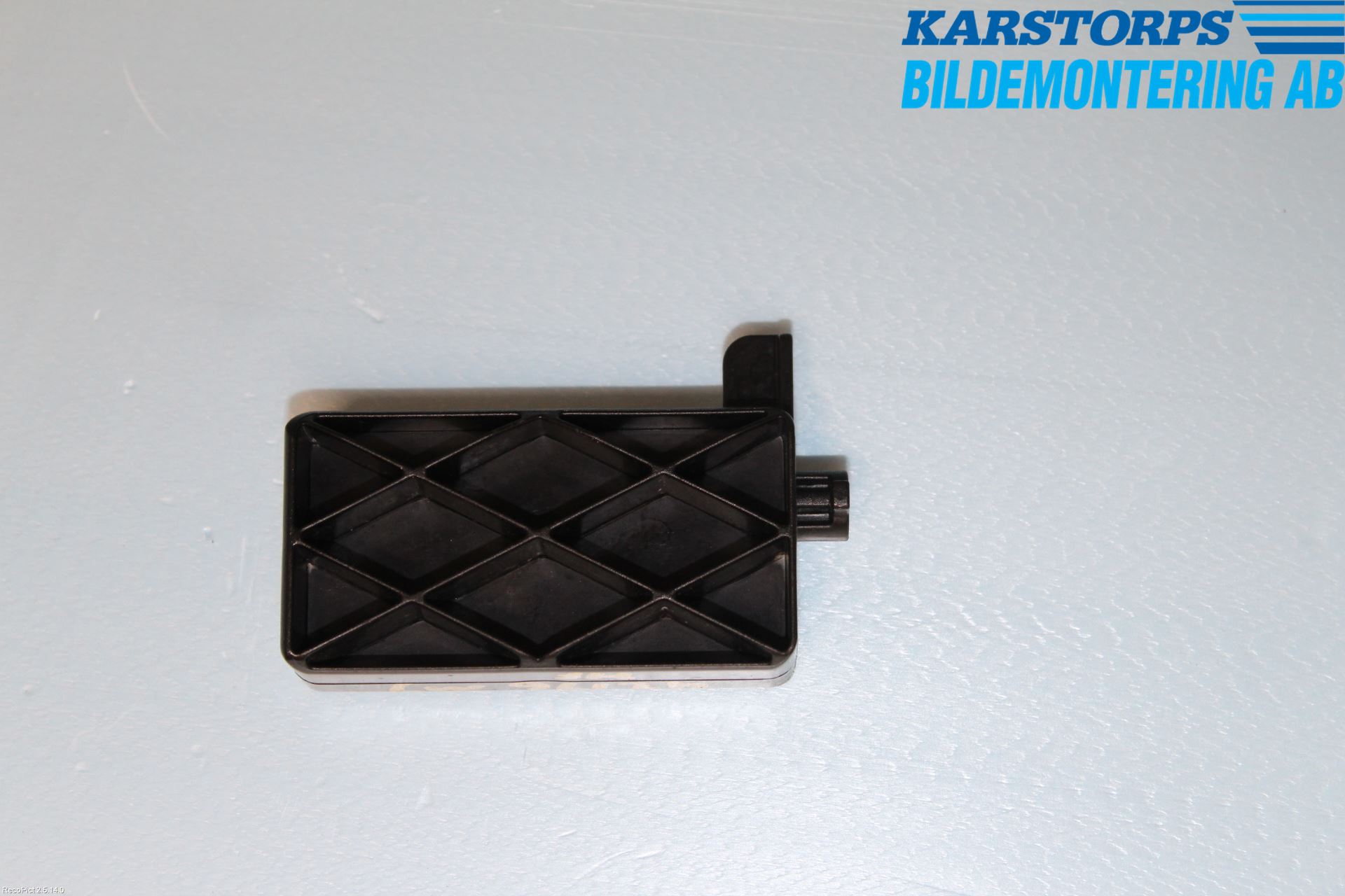 Volvo V70 08-13 Kylarfäste-Ram-Balk