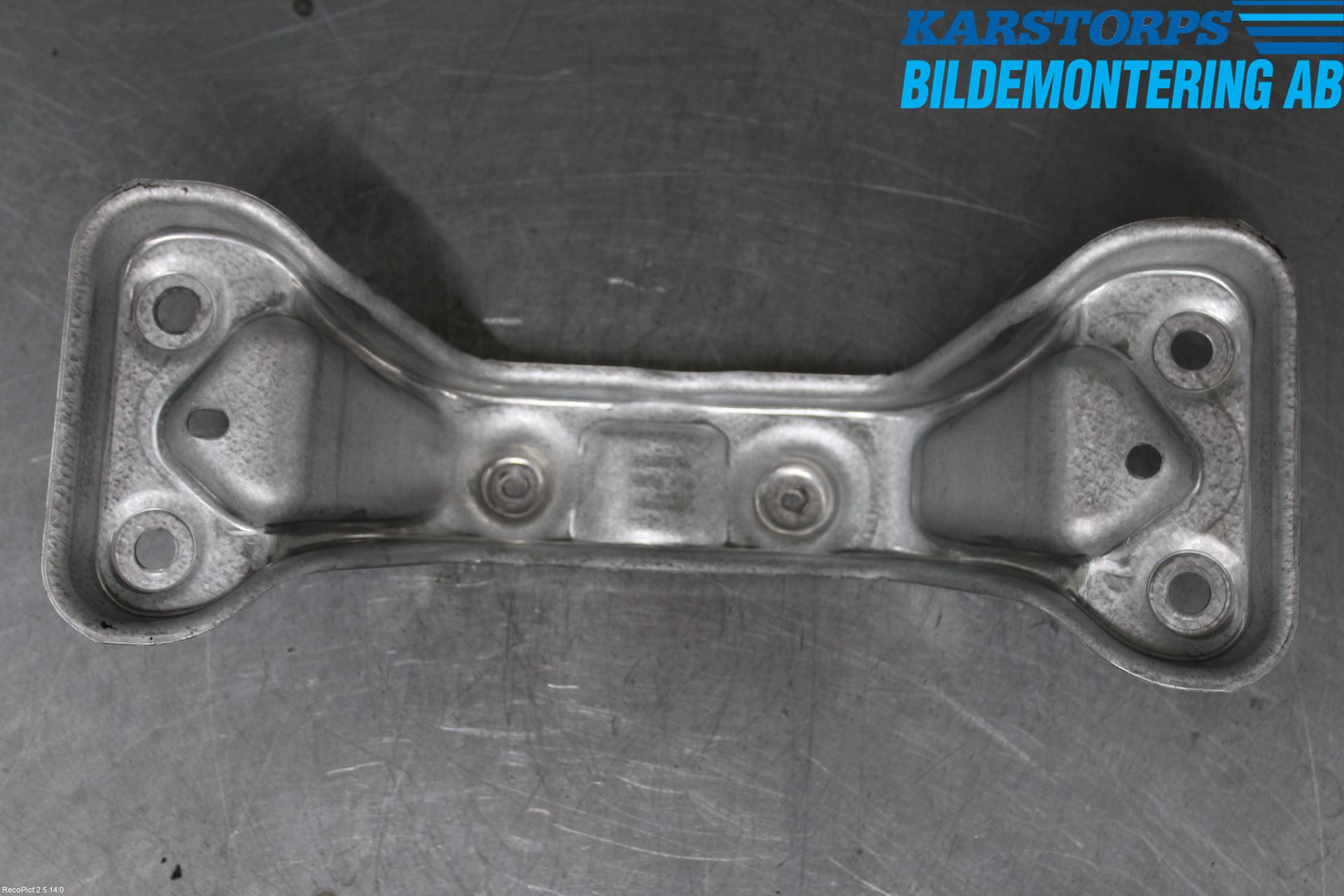 Volvo XC60 14-17 Mellanaxel Balk