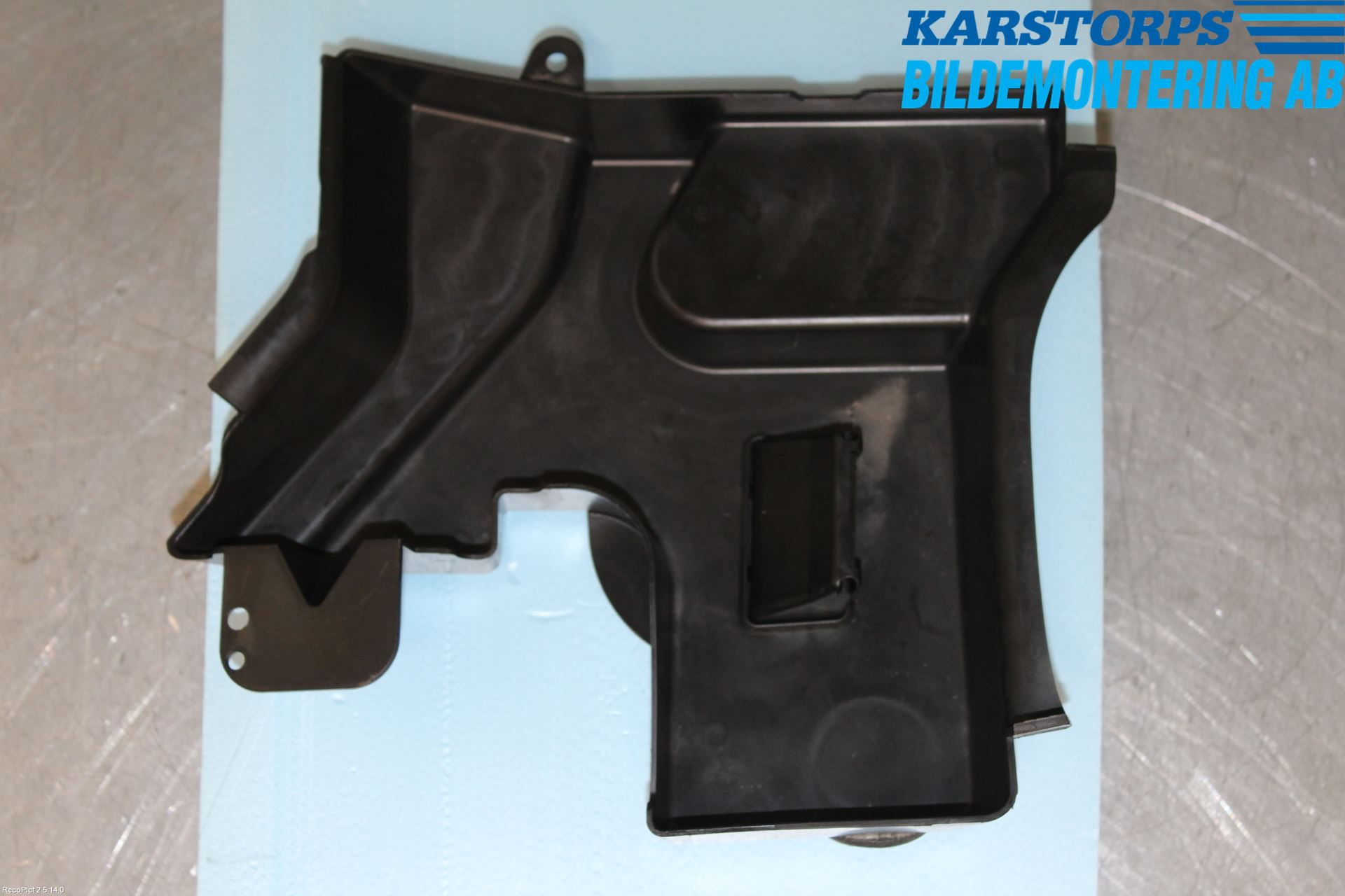 Volvo V60 14-18 Torpedplåt-Torpedplast