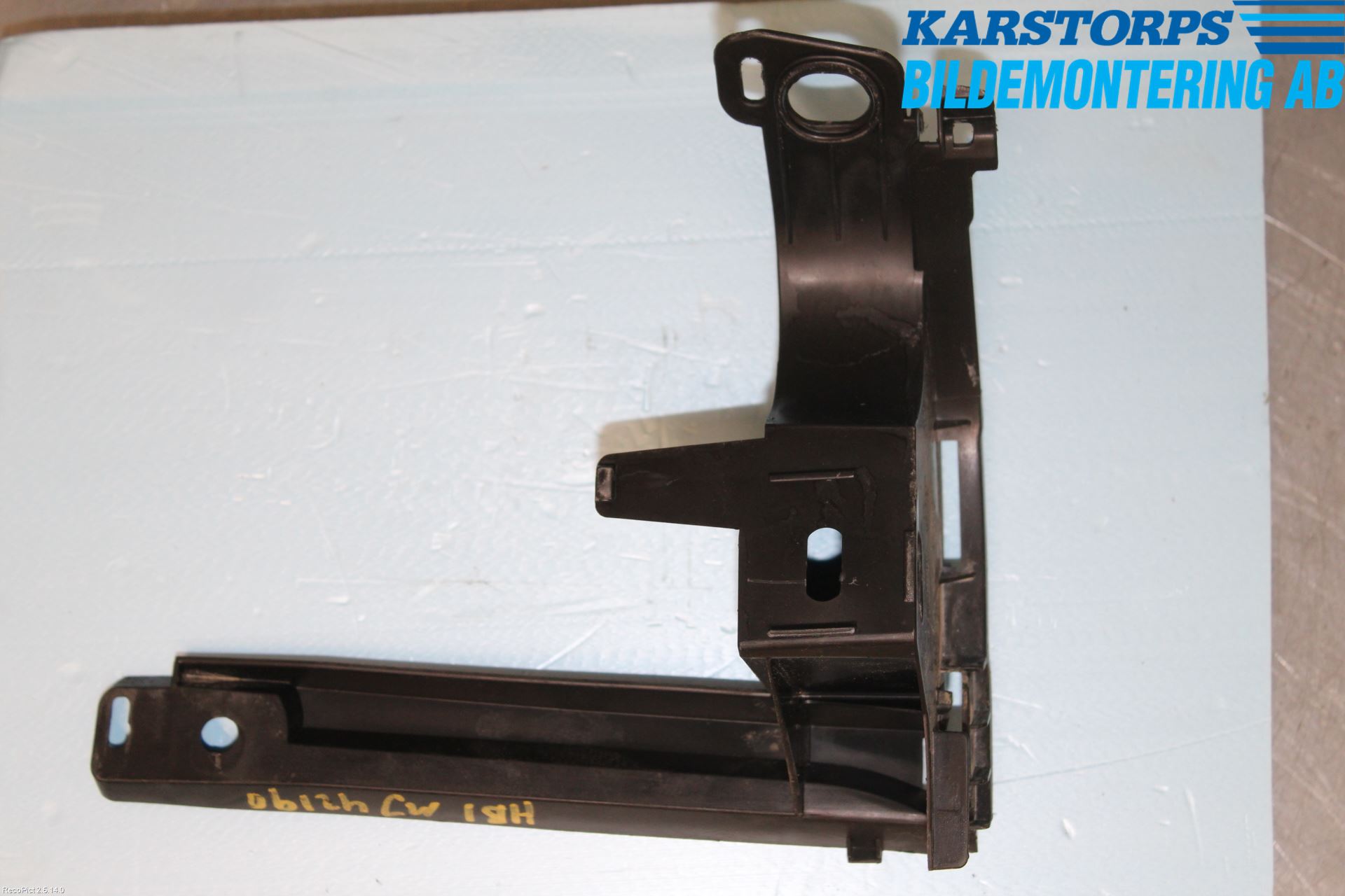 Saab 9-3 VER 2 Stötfångarfäste Bak Hö