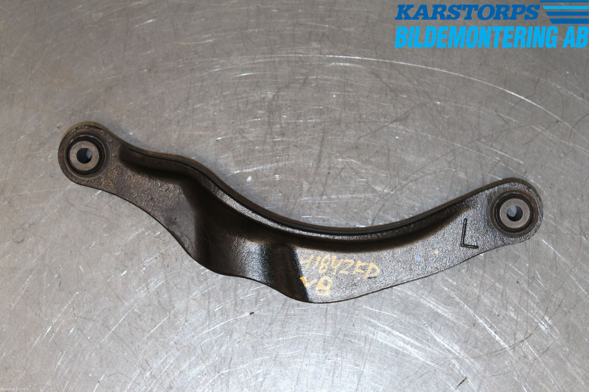 Volvo V60 CROSS COUNTRY 16-18 Bärarm Bak Övre Vänster