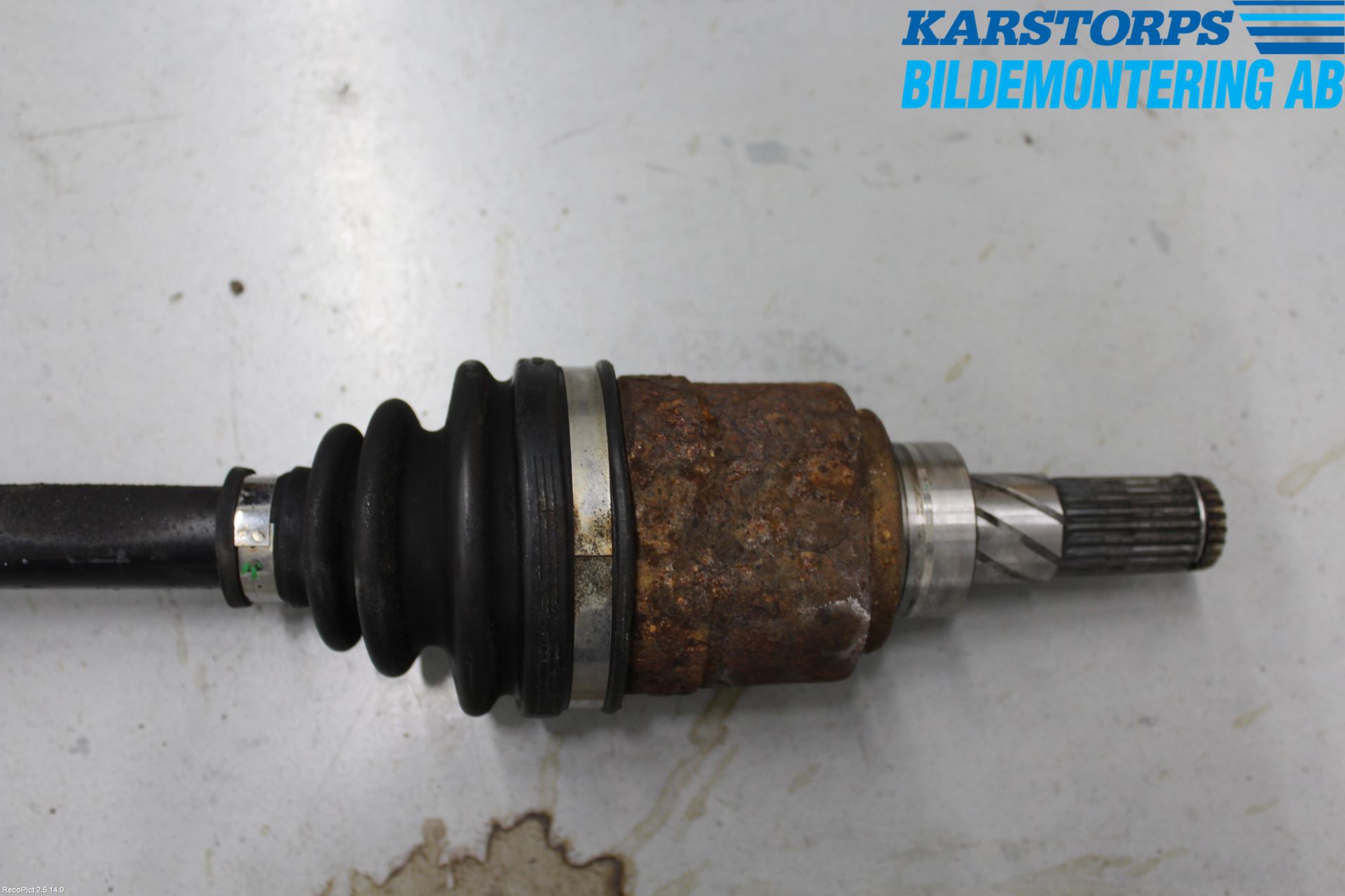 Nissan QASHQAI   07-10 Drivaxel Bak Vänster