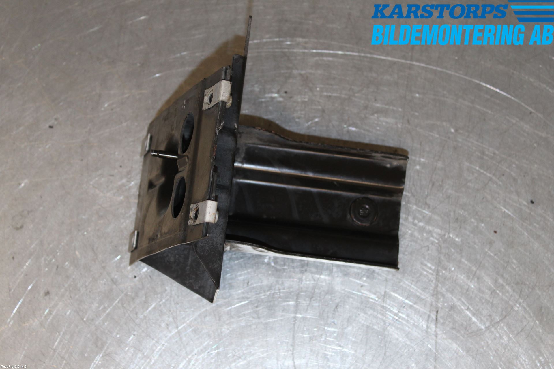 Cadillac DEVILLE Stötfångarbärjärn Fram