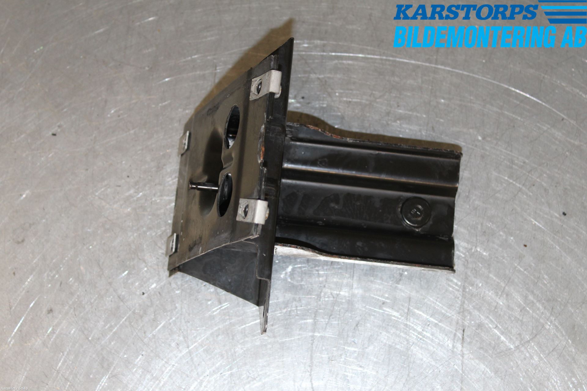 Cadillac DEVILLE Stötfångarbärjärn Fram