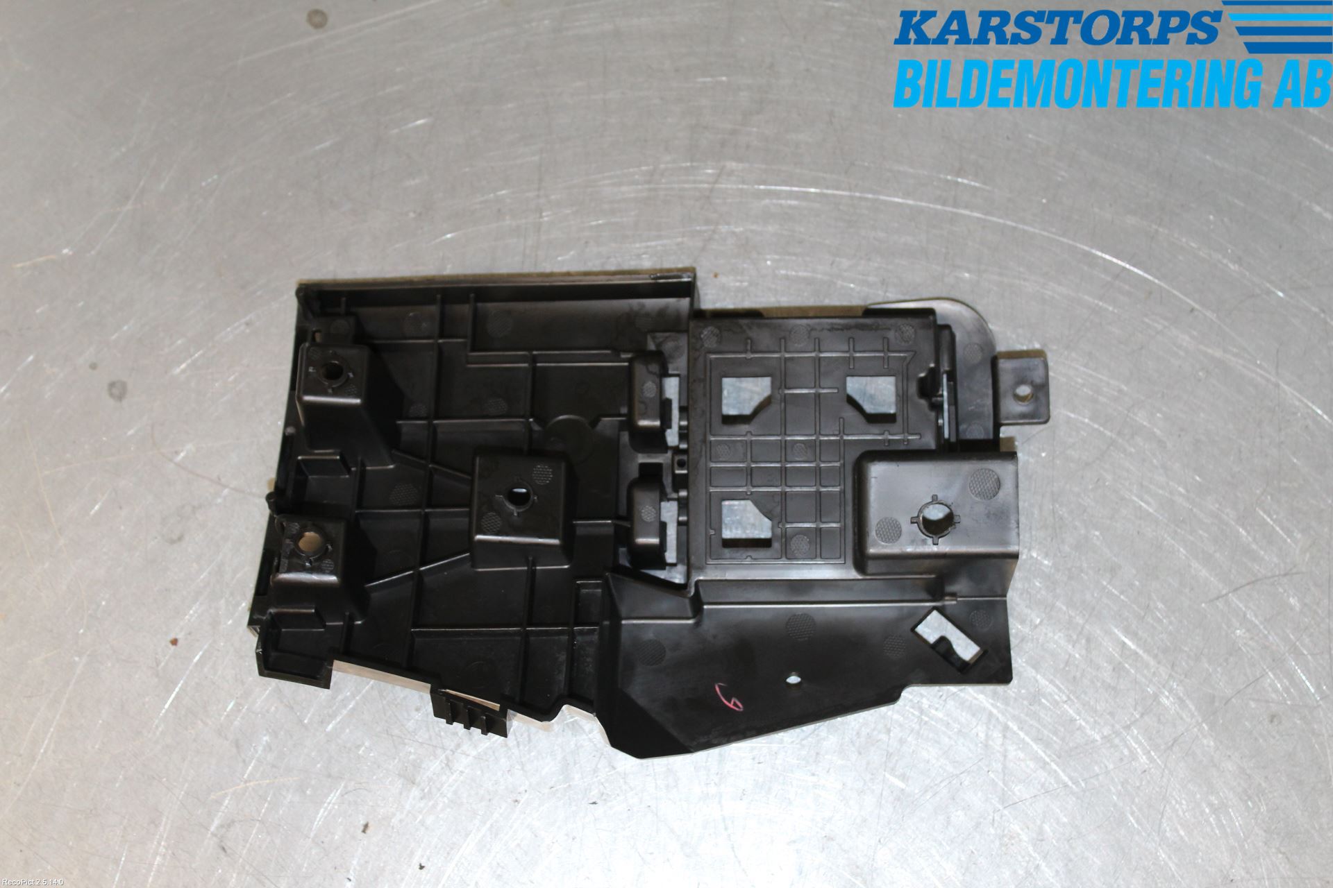 Volvo V60 14-18 Stötfångarfäste Bak Vä