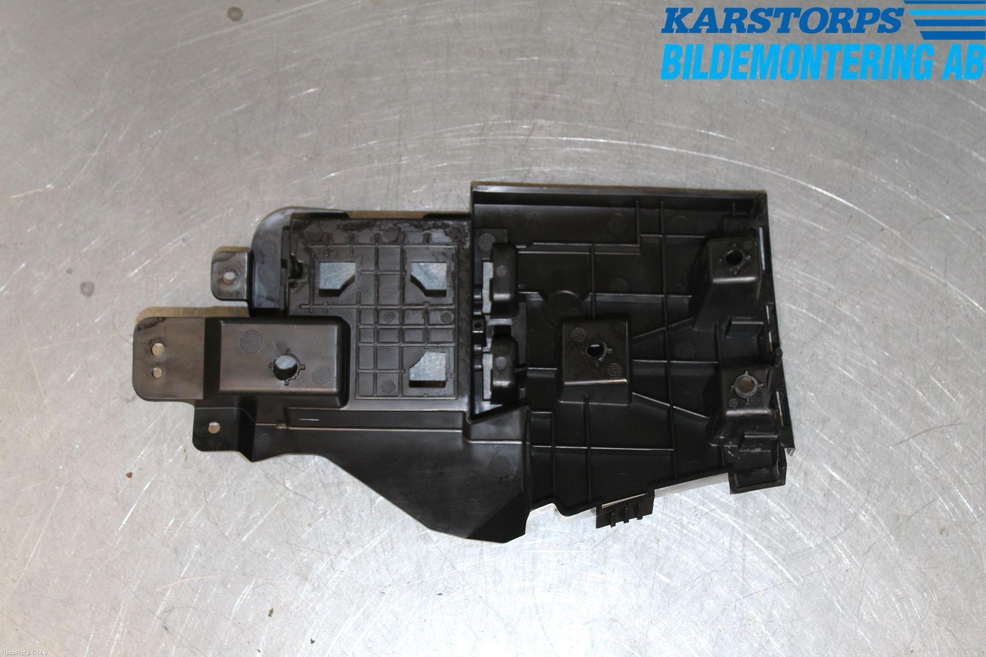 Volvo V60 14-18 Stötfångarfäste Bak Hö