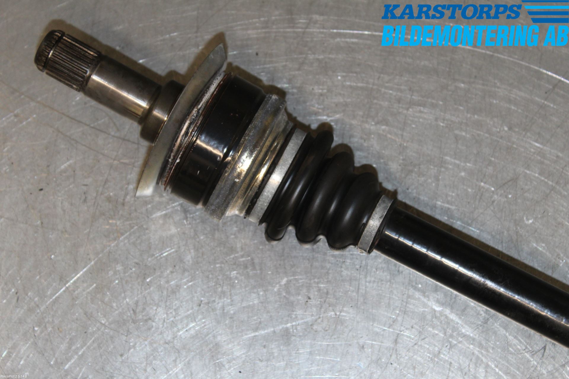 BMW 5 F10/F11/F18 09-17 Drivaxel Bak Höger