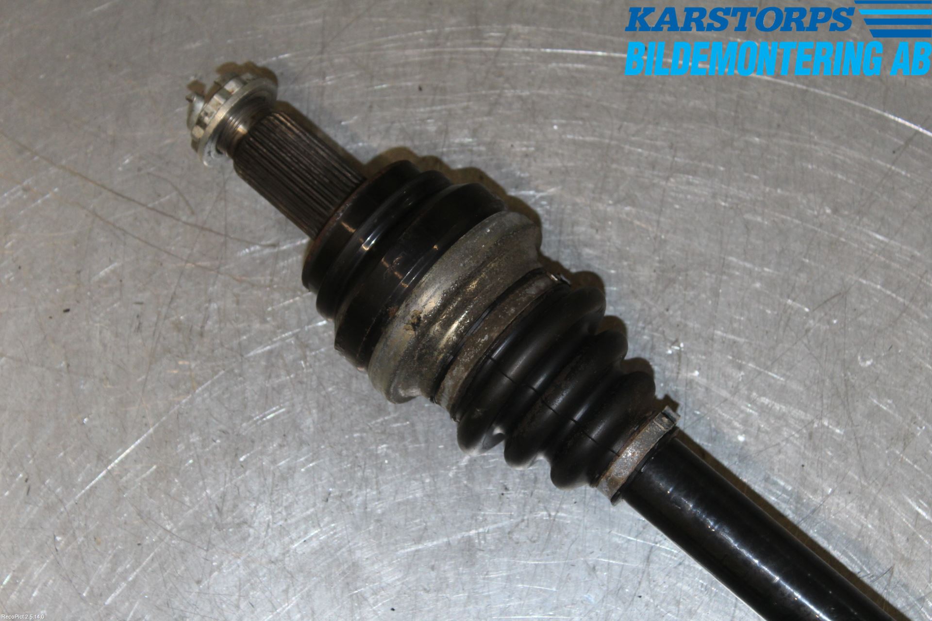 BMW 5 F10/F11/F18 09-17 Drivaxel Bak Höger
