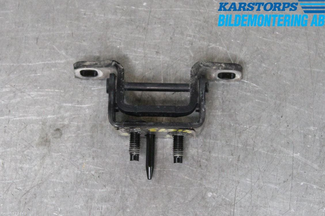 Volvo XC60 09-13 Bakluckegångjärn Hö