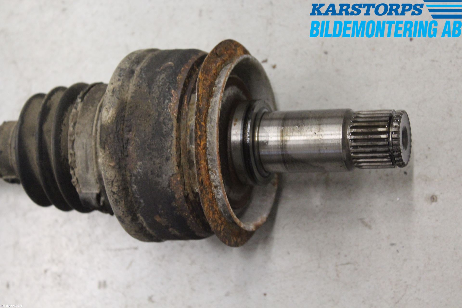 Mercedes-Benz MB C (203) 00-07 Drivaxel Bak Vänster