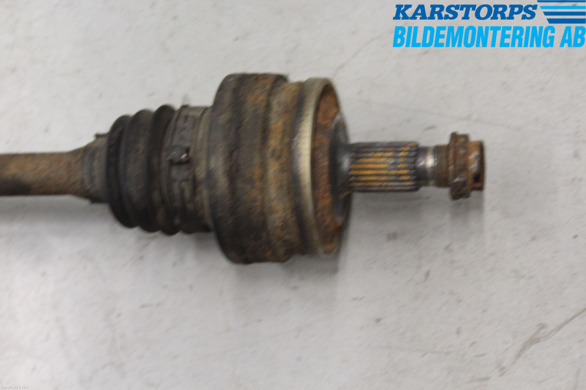Mercedes-Benz MB C (203) 00-07 Drivaxel Bak Höger