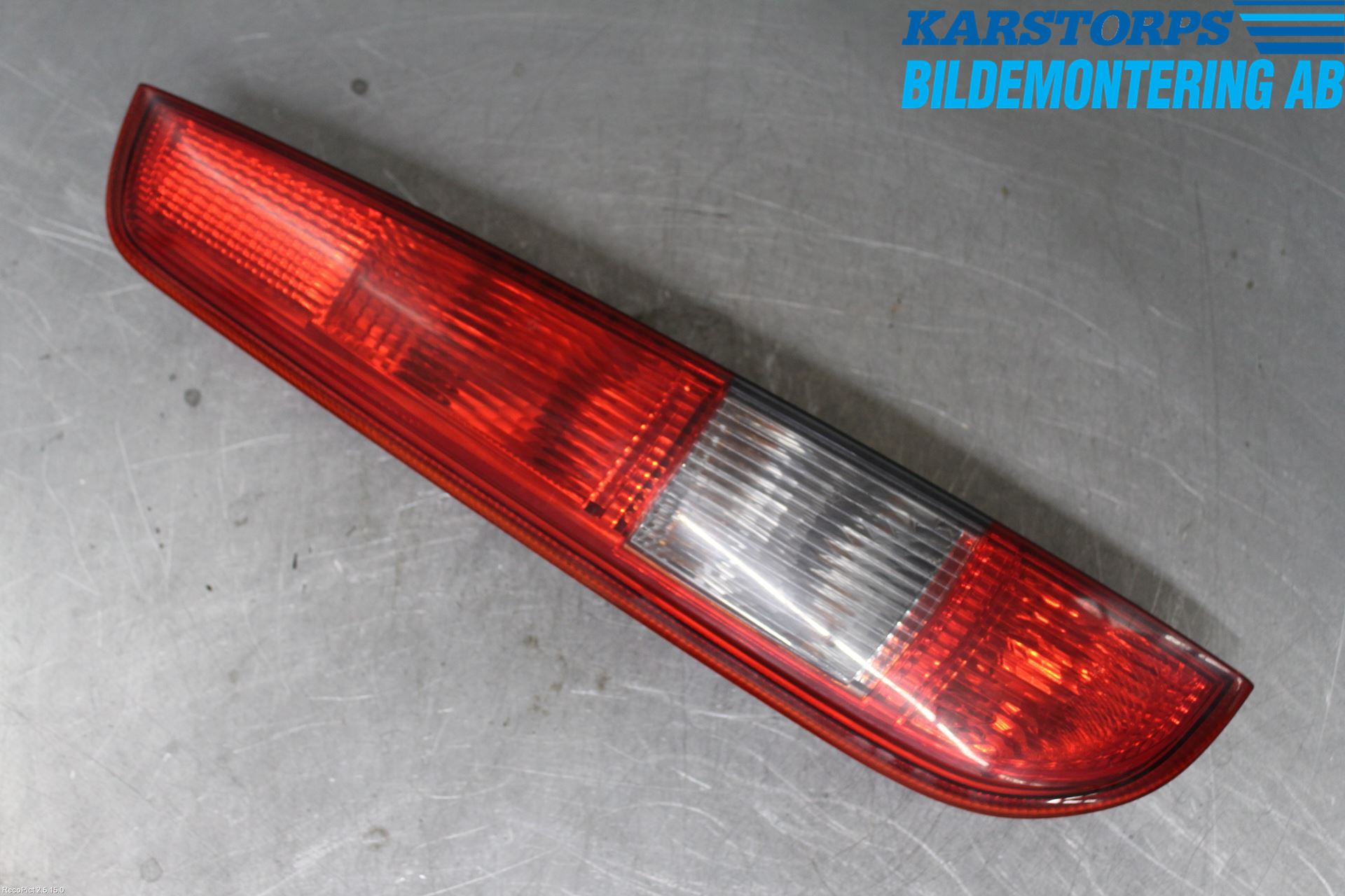 Ford FOCUS     04-07 Bakljus Vänster