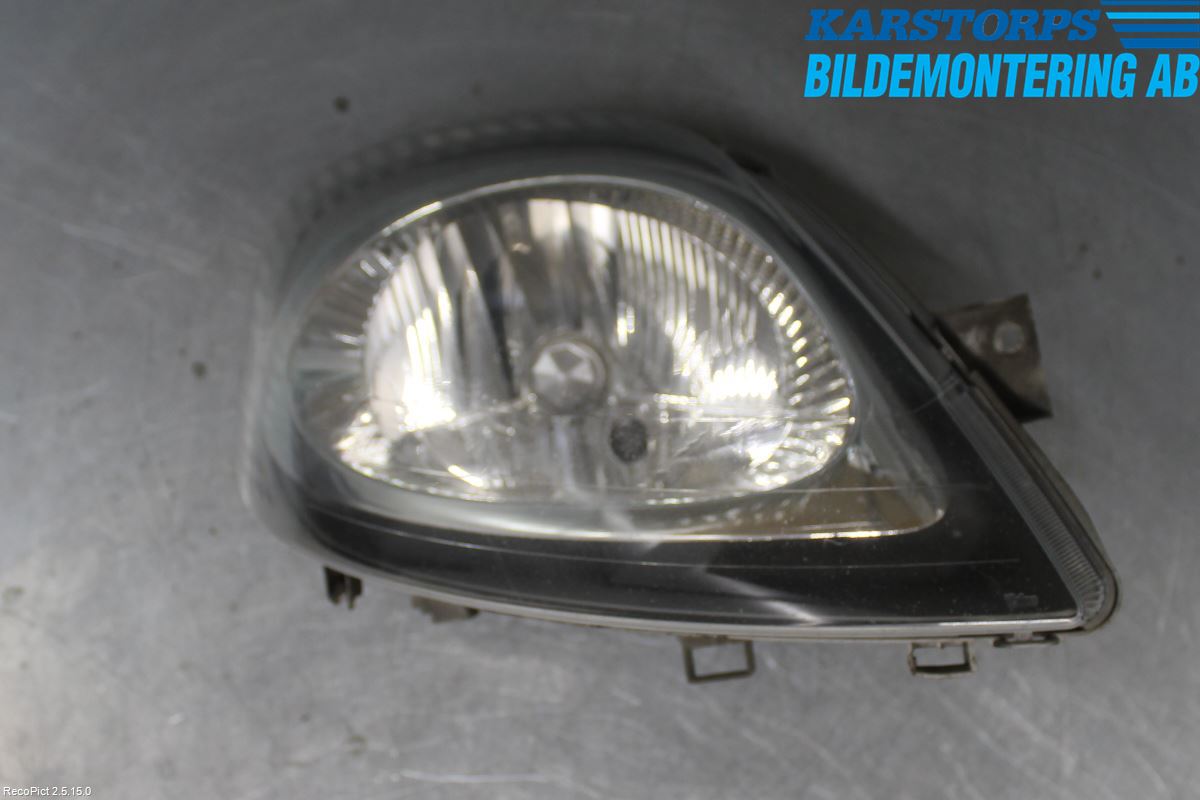 Renault TRAFIC   02-14 Strålkastare Höger
