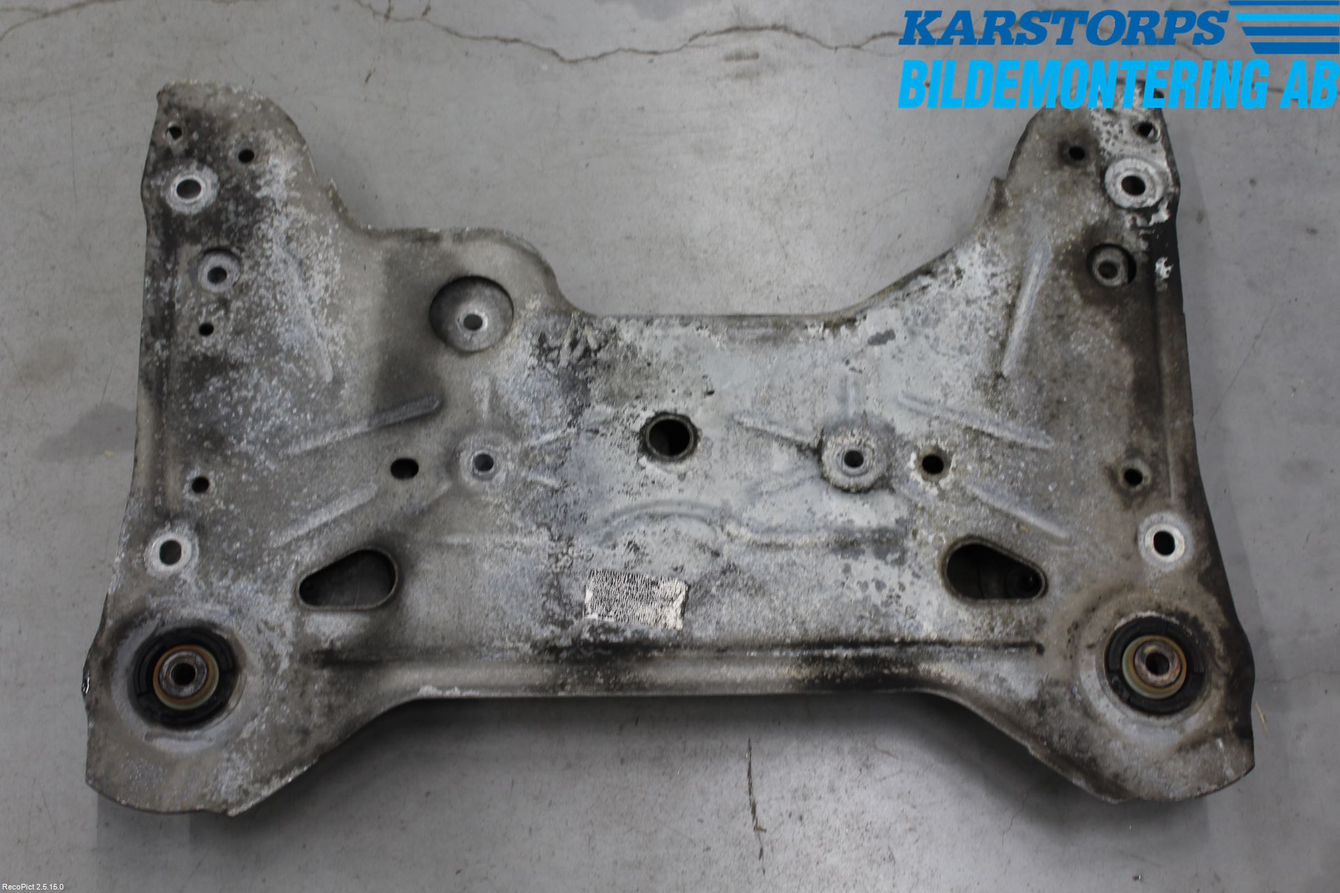 Renault TRAFIC   02-14 Framvagnsbalk