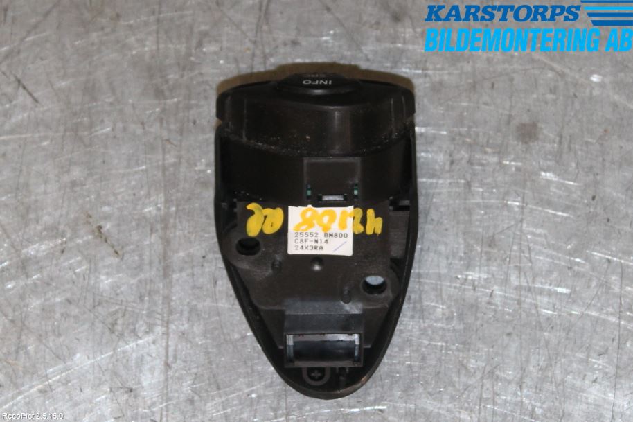 Nissan ALMERA    00-06 Spak-Rattreglage Radio