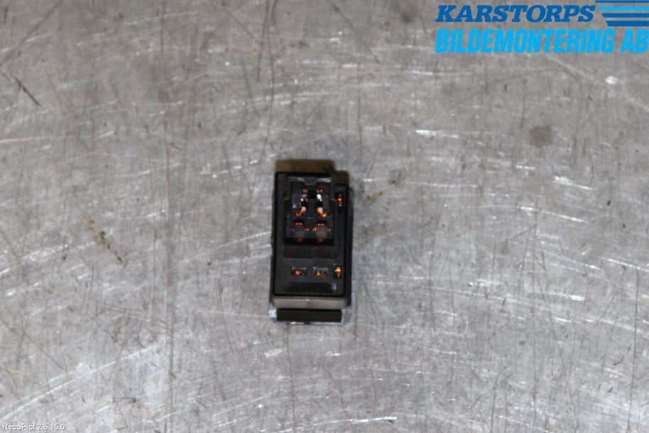 Nissan ALMERA    00-06 Strömställare Stolvärme