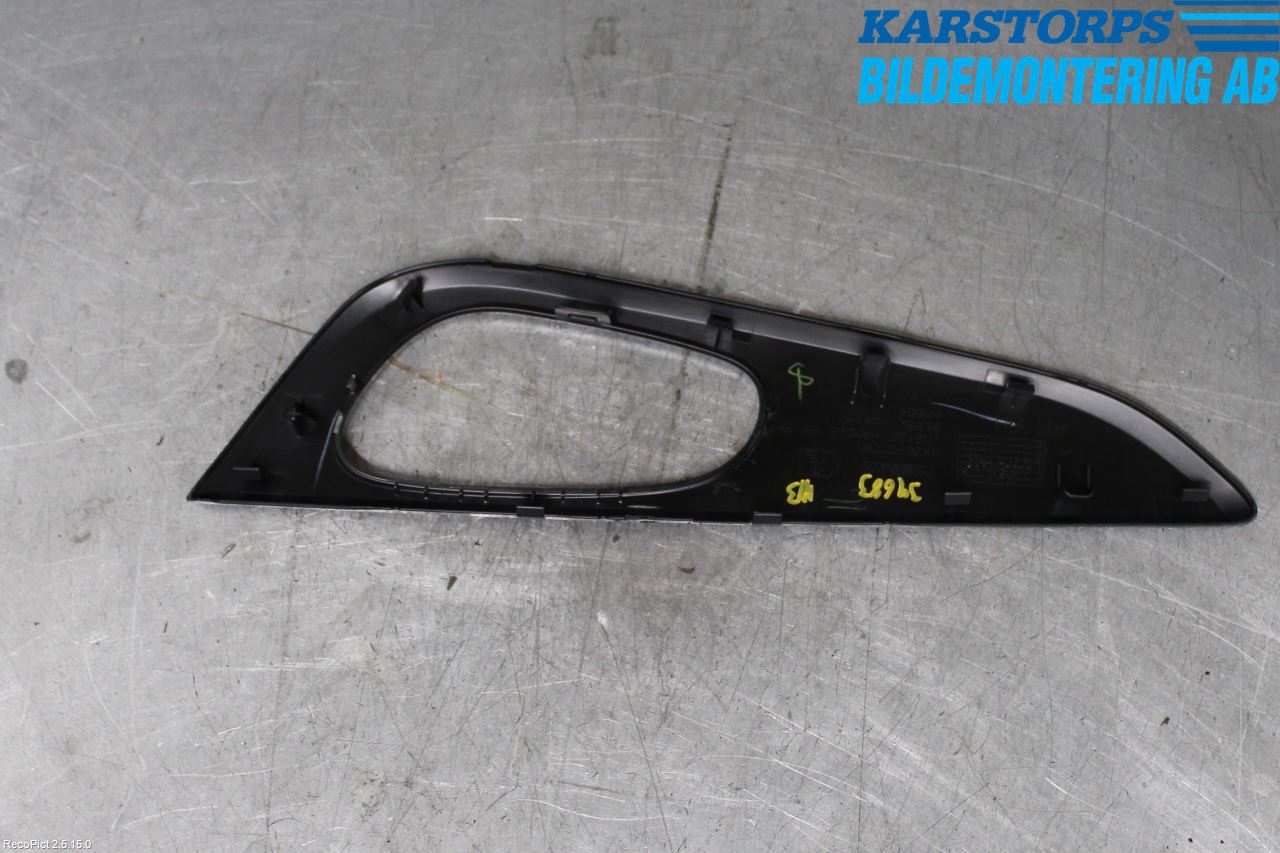 Nissan QASHQAI 14-17 Dörrklädsel Inlägg-List Hö