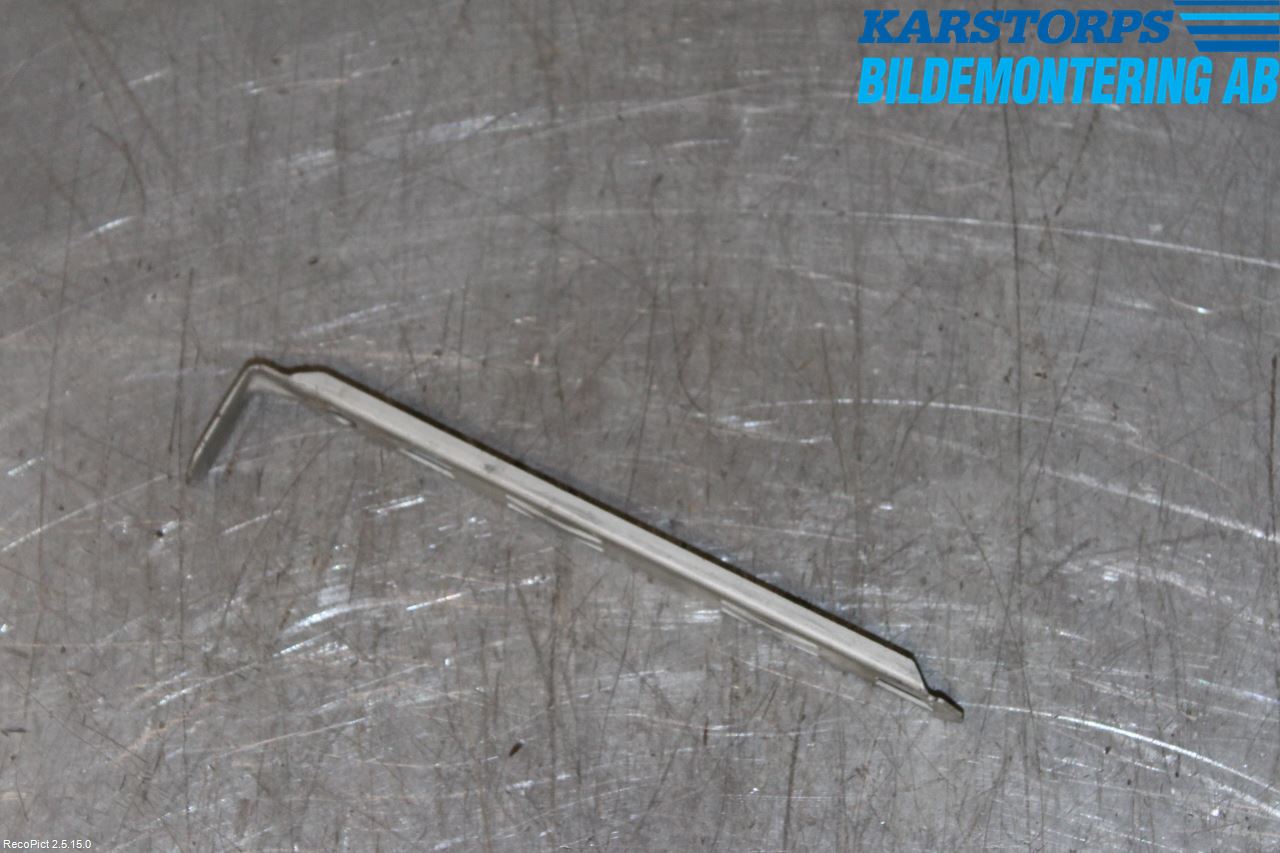 Volvo XC90 03-06 Strålkast Fästsarg