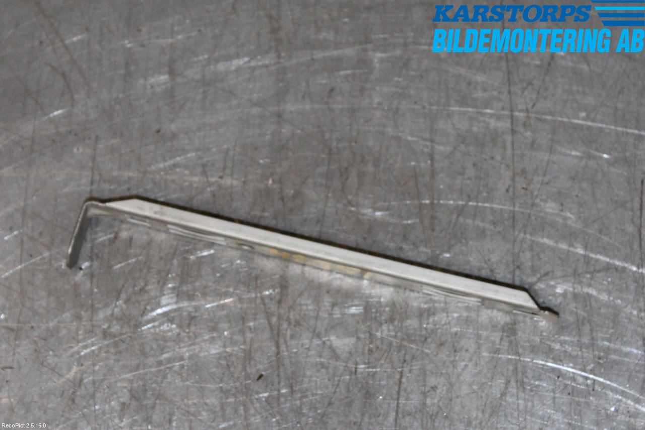 Volvo XC90 03-06 Strålkast Fästsarg