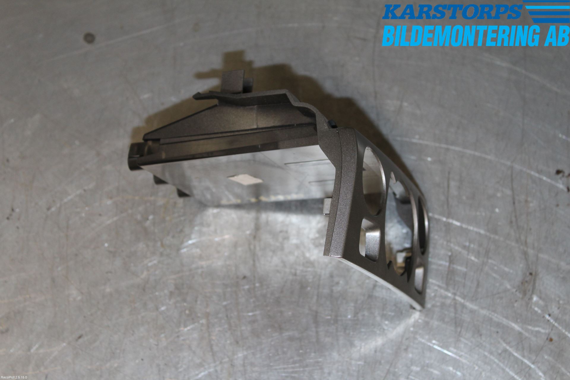 Peugeot 308 08-13 Instrumentkonsoll Mitt