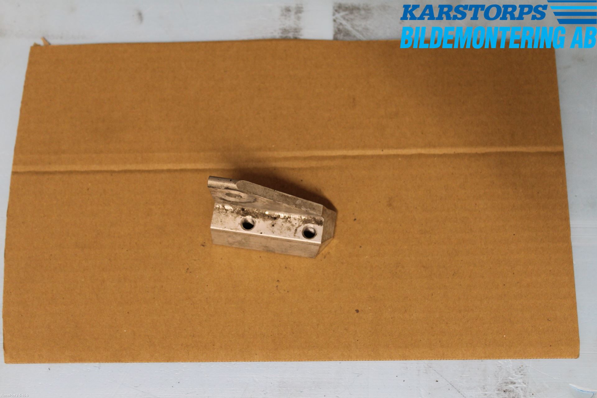 Volvo XC90/RECHARGE 16- Front Huvlåsplåt-Balk