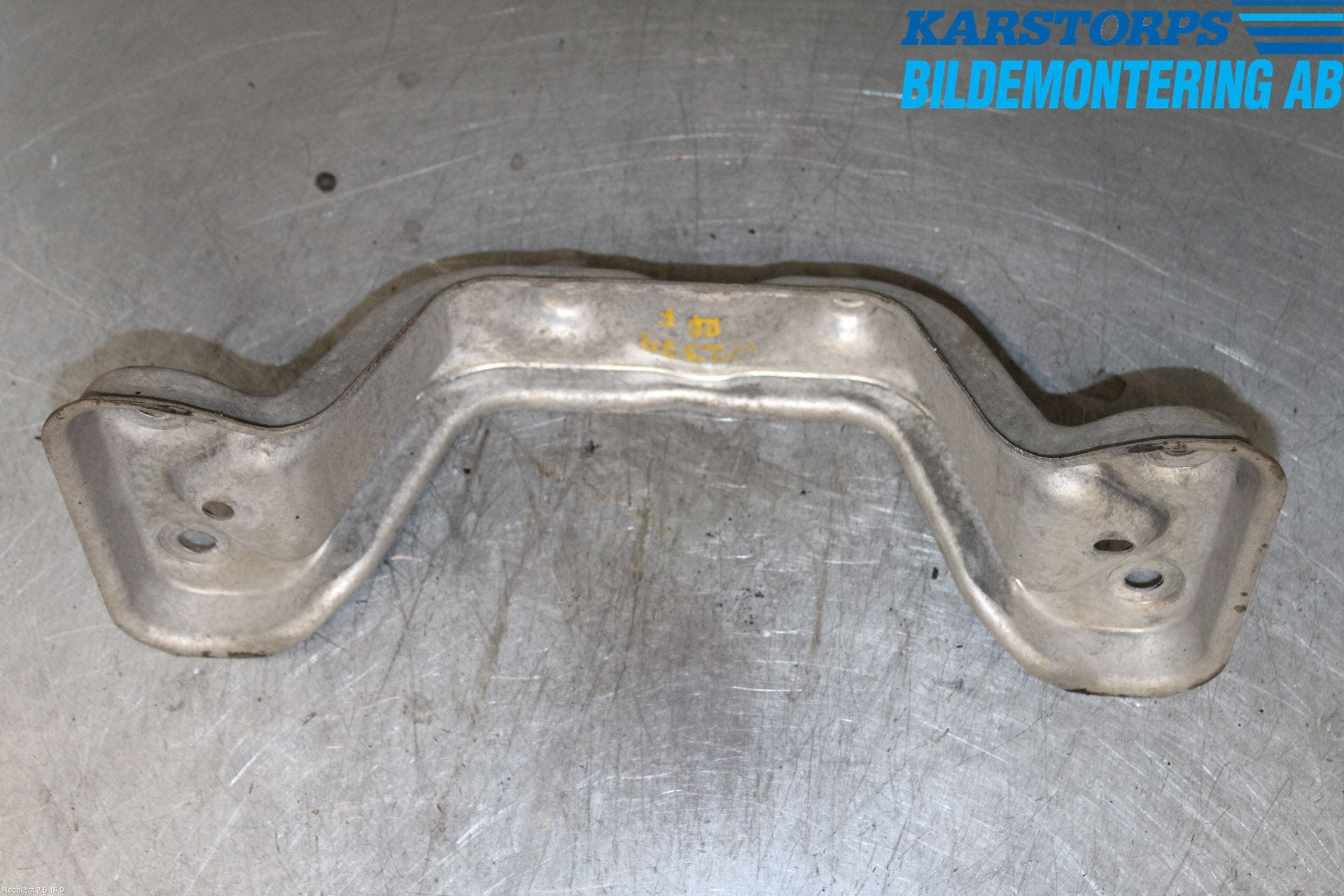 Volvo V60 14-18 Mellanaxel Balk