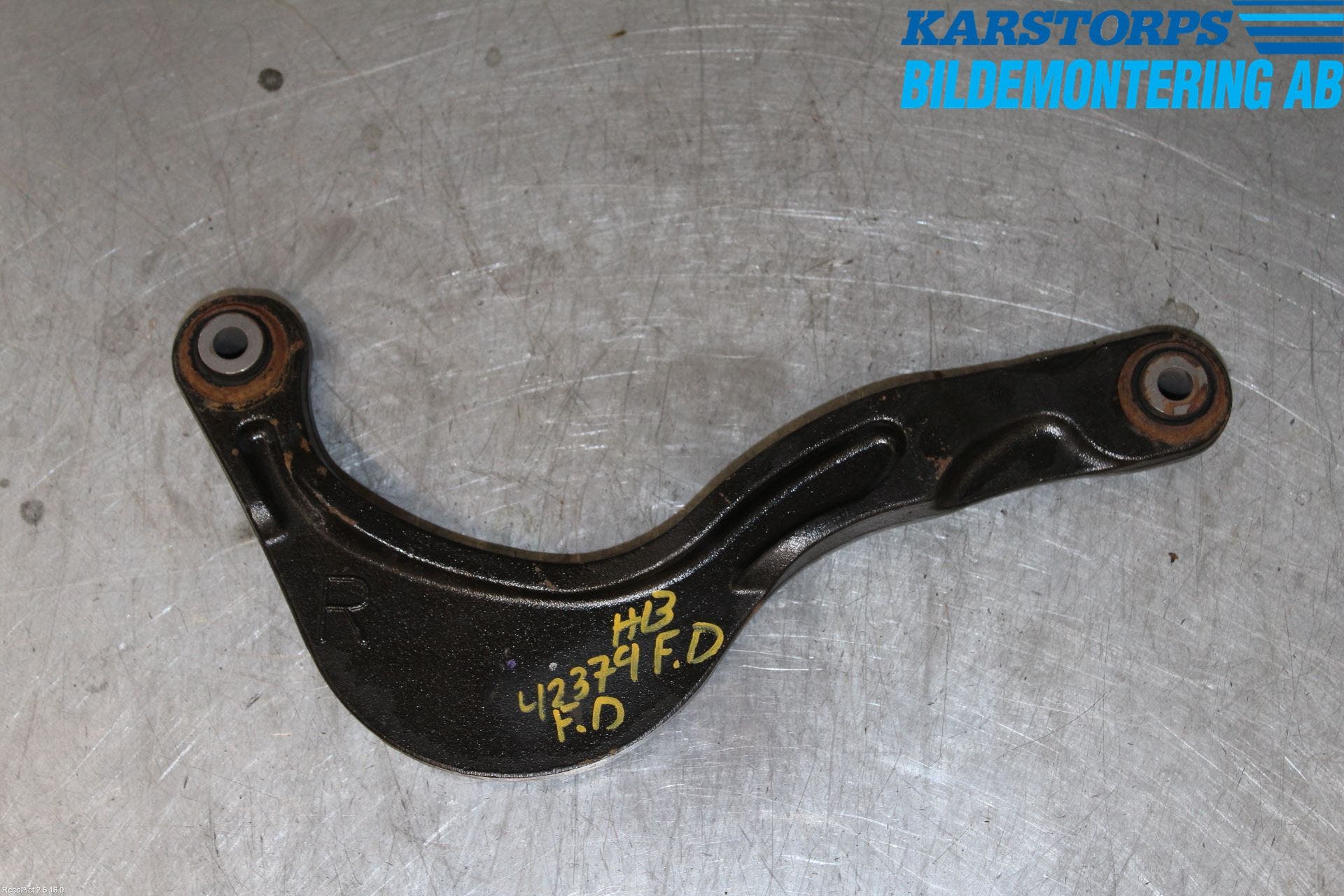 Volvo V60 14-18 Bärarm Bak Övre Höger