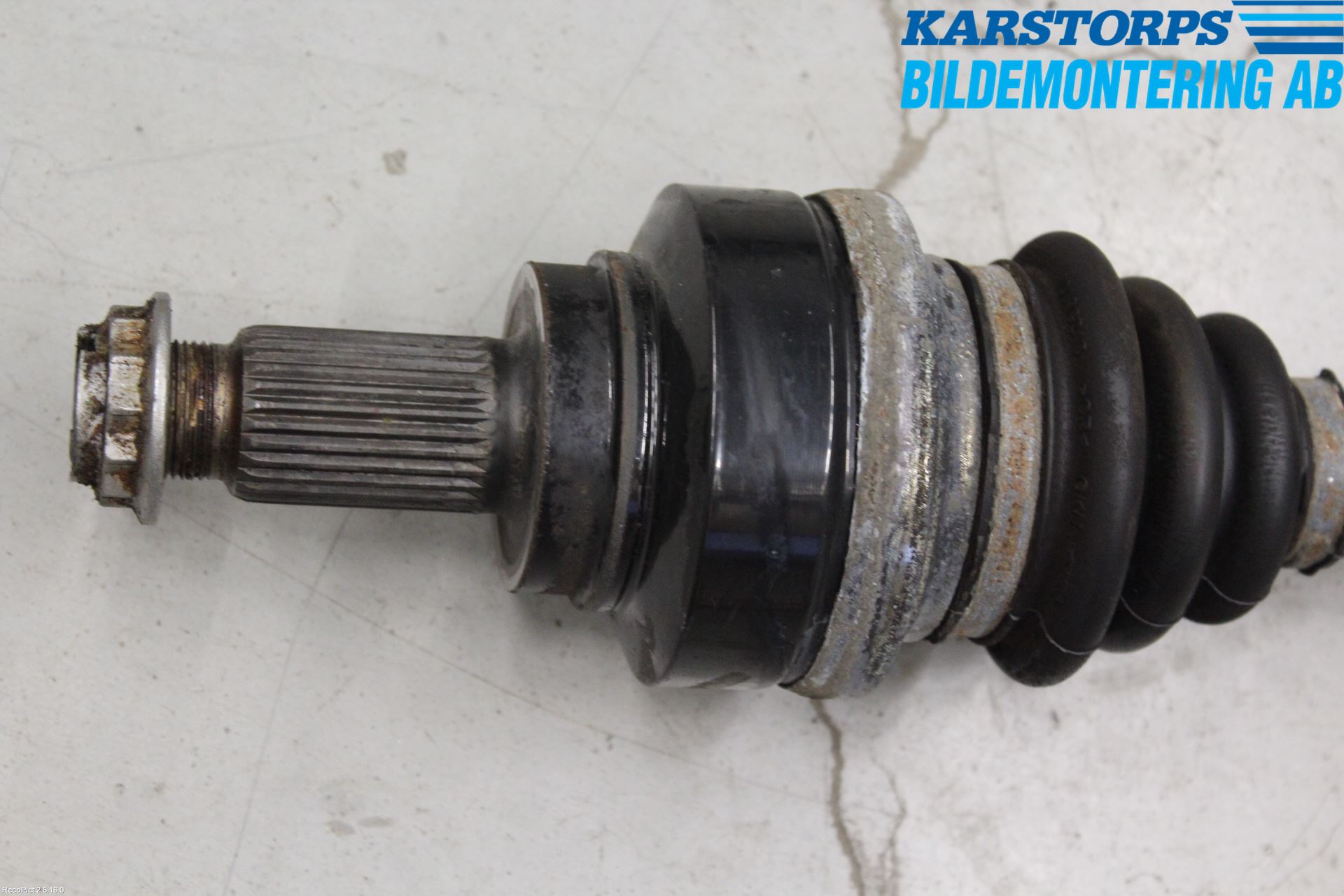BMW 3 F30/F31/F80 12-19 Drivaxel Bak Vänster