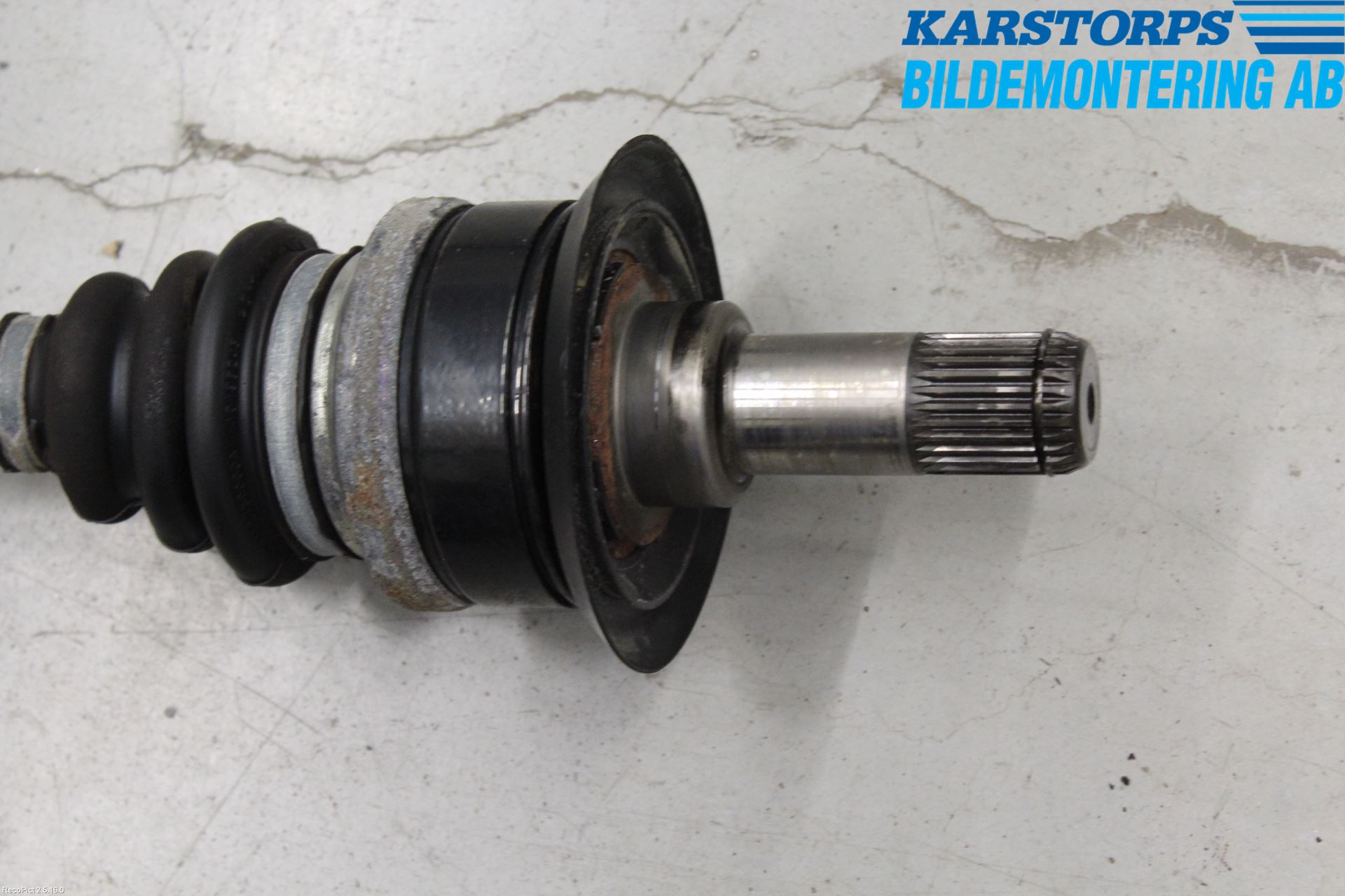 BMW 3 F30/F31/F80 12-19 Drivaxel Bak Vänster
