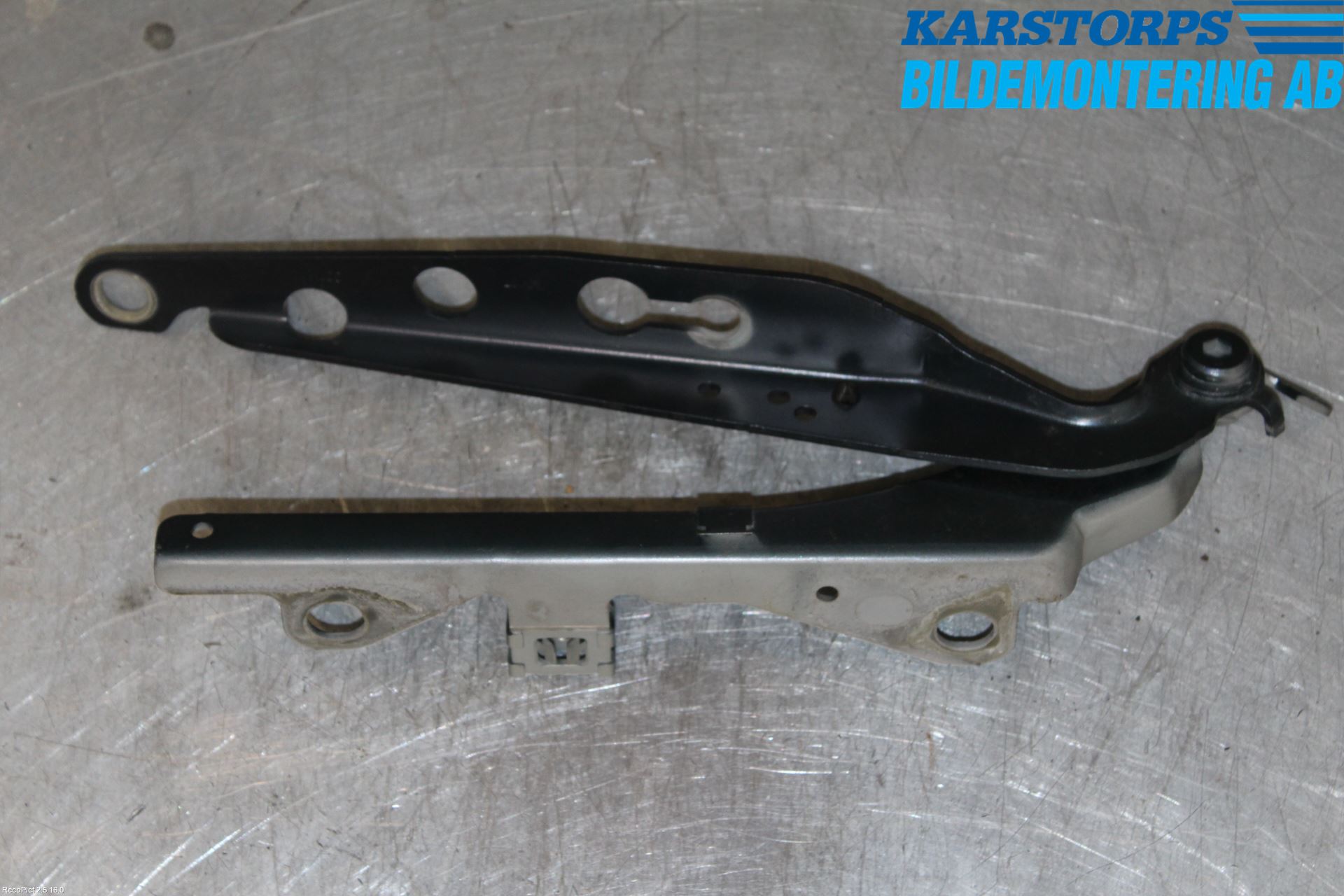 Volvo V70 05-08 Huvgångjärn