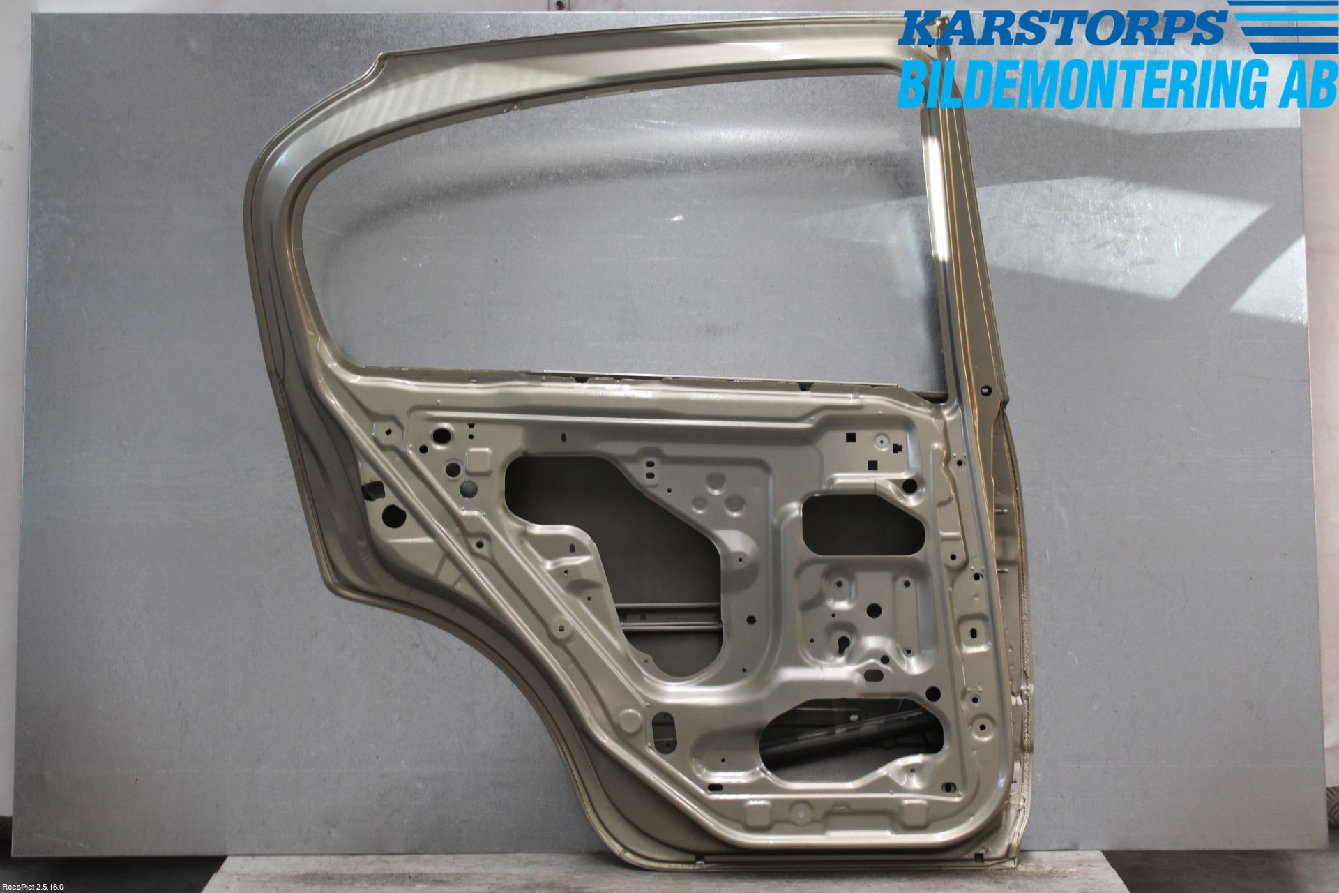 Nissan ALMERA    00-06 Dörr Bak Vänster