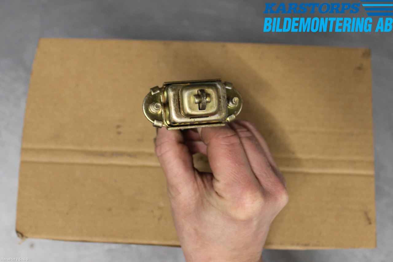 Nissan ALMERA    00-06 Dörrstopp