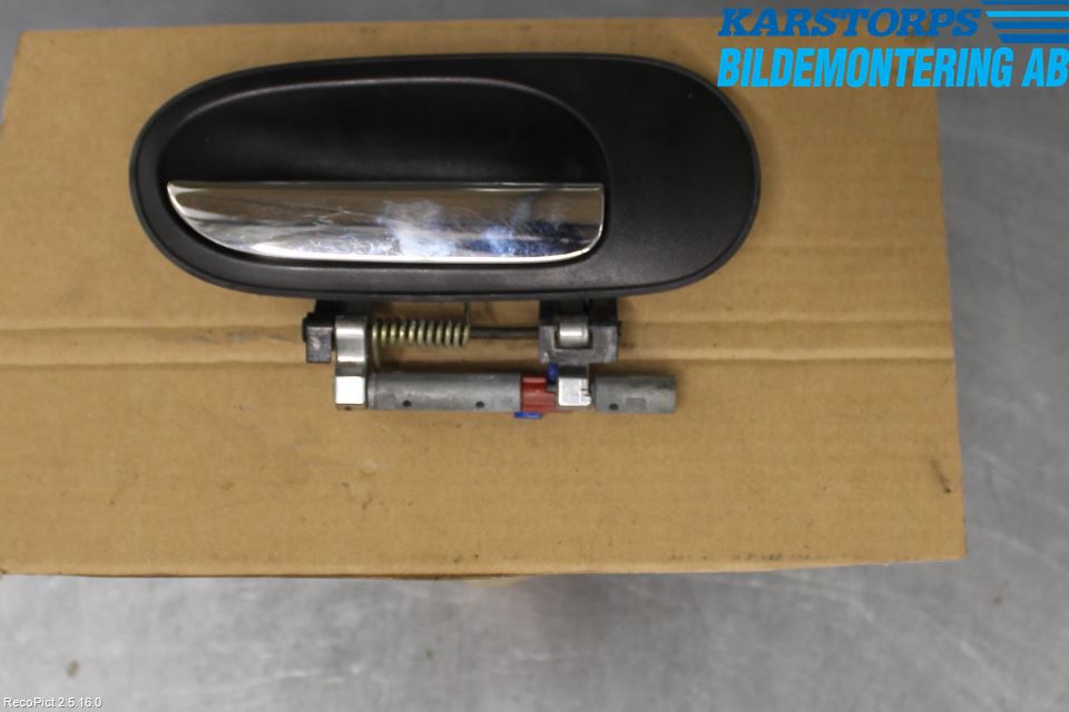 Nissan ALMERA    00-06 Dörrhandtag Yttre Hö