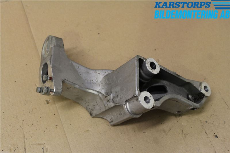 Saab 9-5 -05 Motorfäste