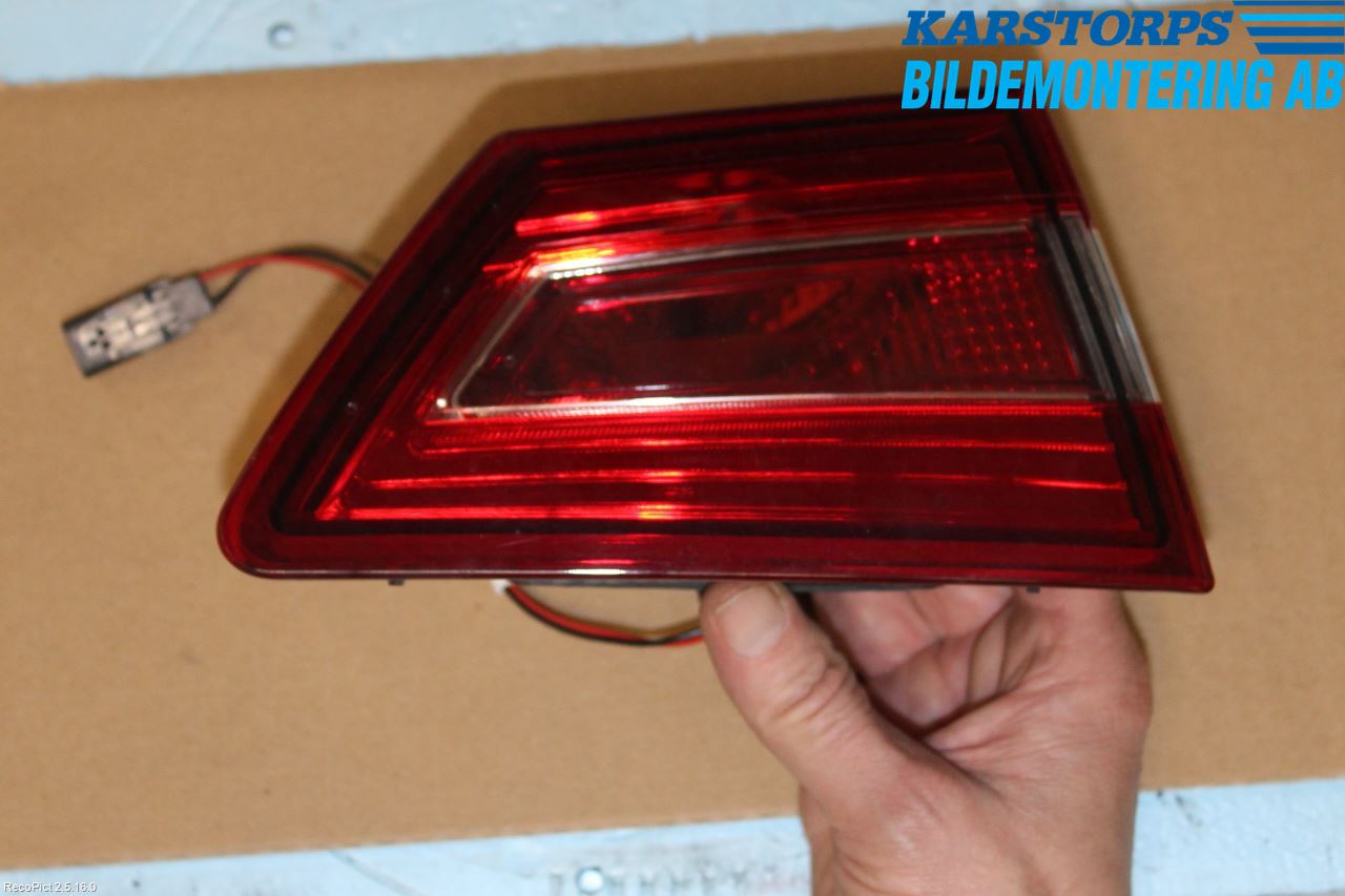 Renault CLIO IV 12-16 Bakljus Lucka Vä