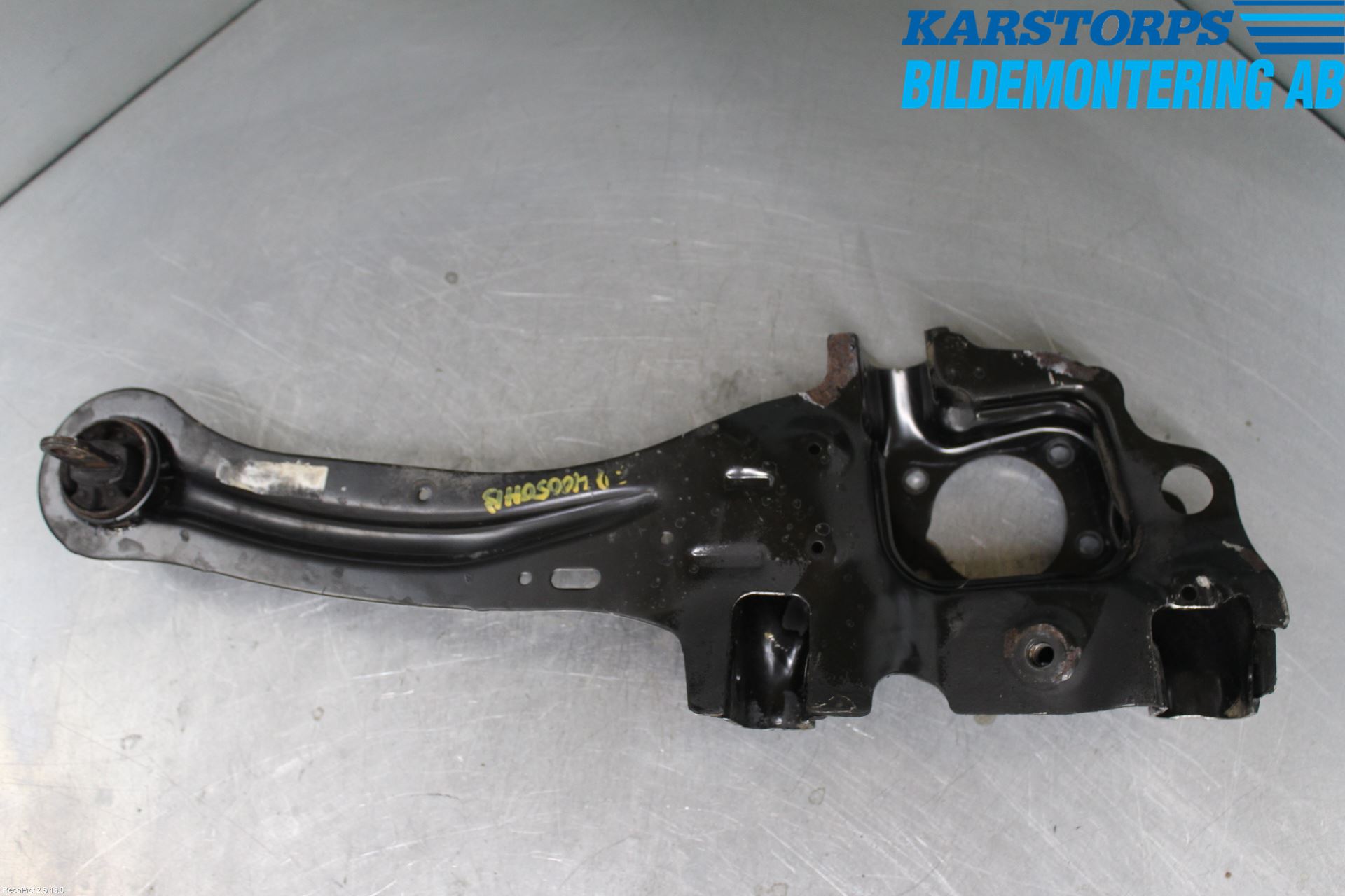 Volvo V40 12-19 Bärarm Bak Höger