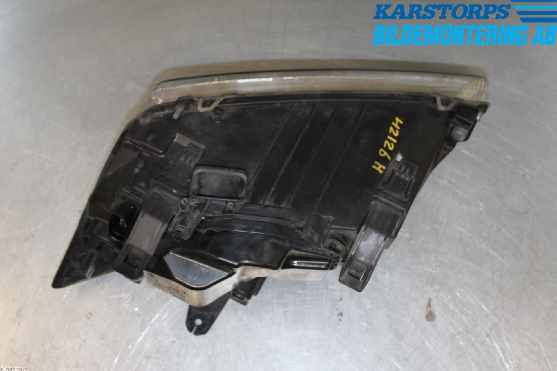 Ford FOCUS     04-07 Strålkastare Höger