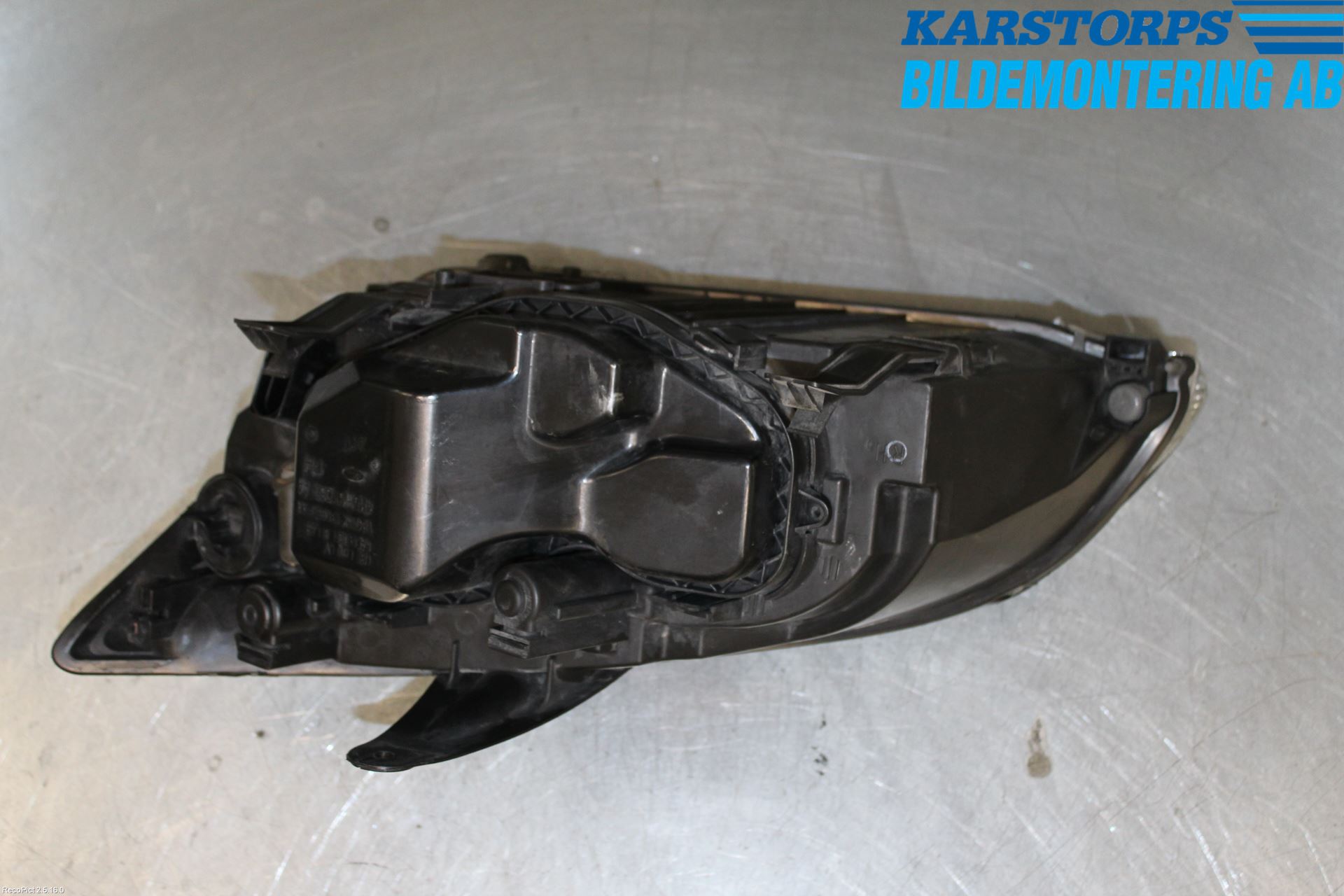 Ford FOCUS     04-07 Strålkastare Höger