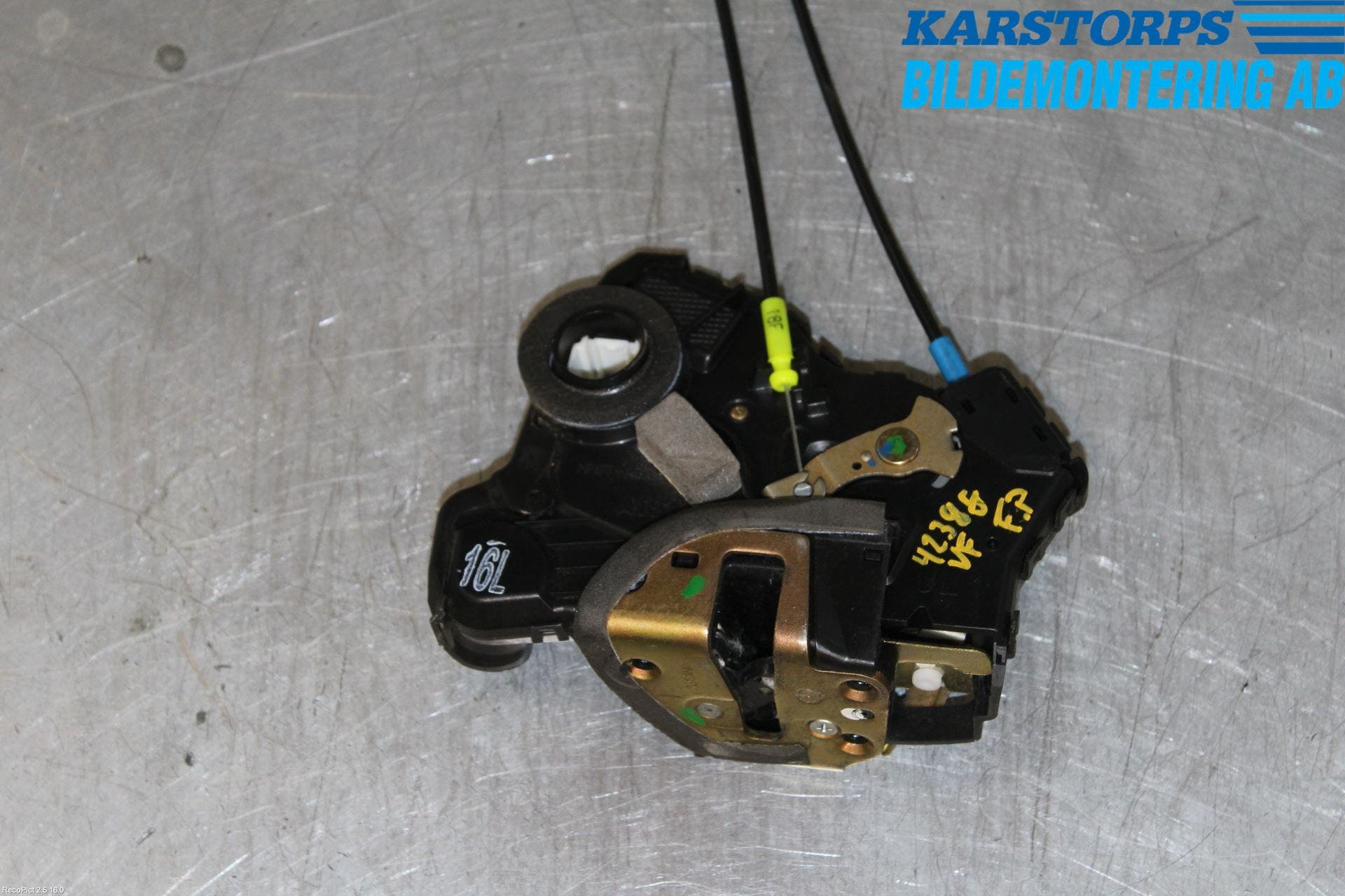 Toyota AVENSIS 03-06 Låskista-Dörrlås