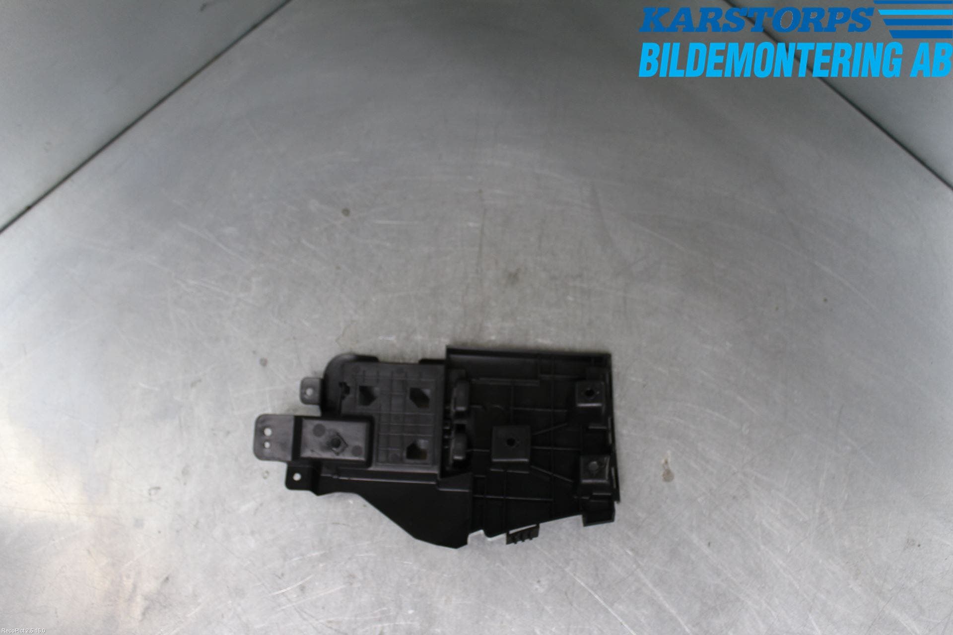 Volvo V60 14-18 Stötfångarfäste Bak Hö