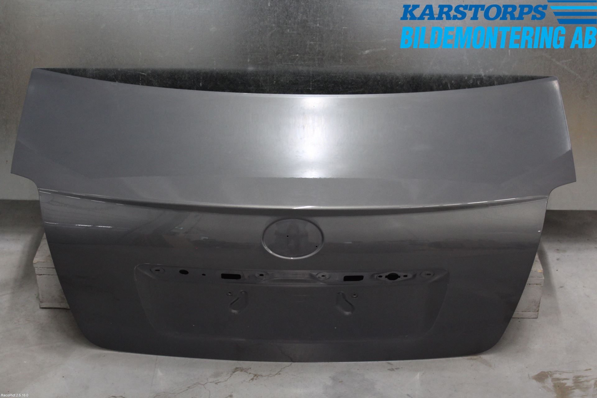 Toyota AVENSIS 03-06 Baklucka (Ej Med Ruta)