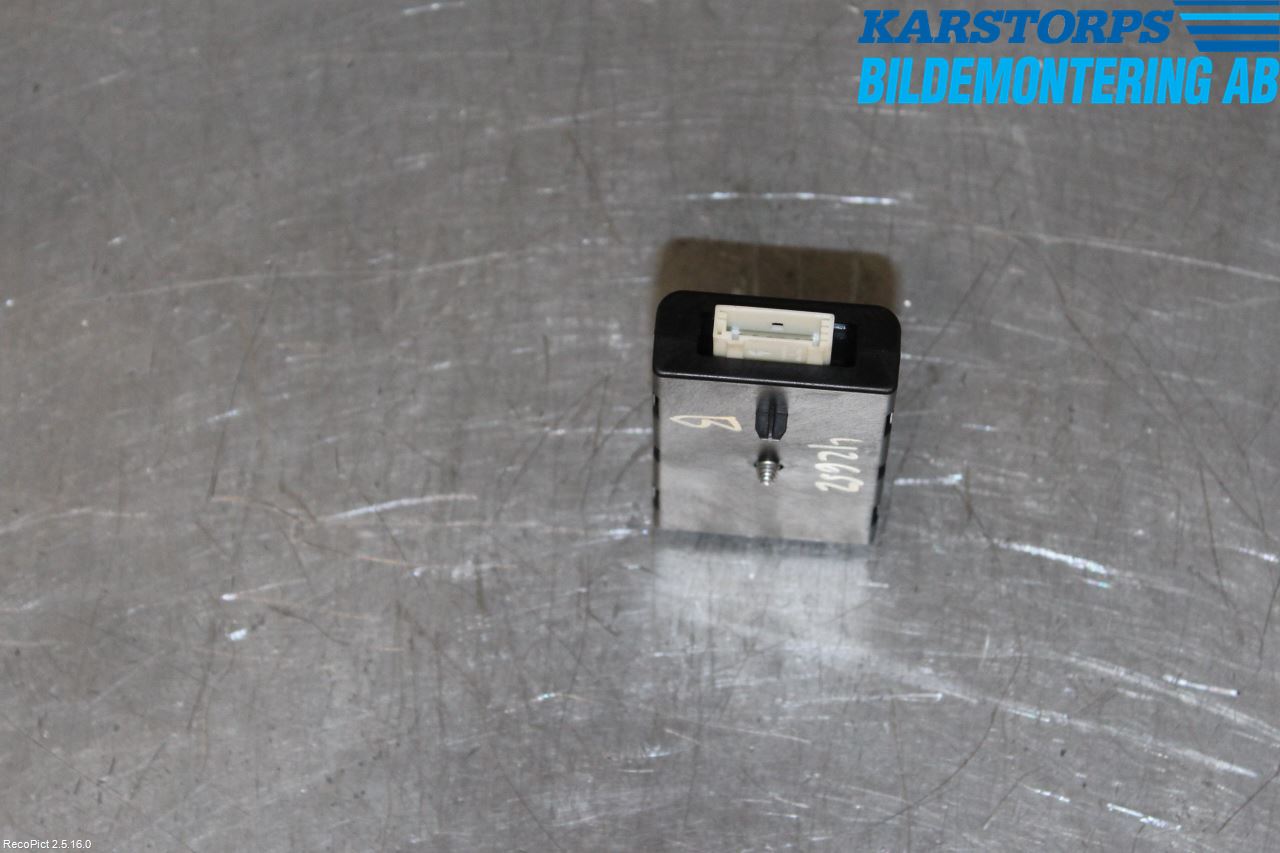 BMW 5 F10/F11/F18 09-17 Antennförstärkare