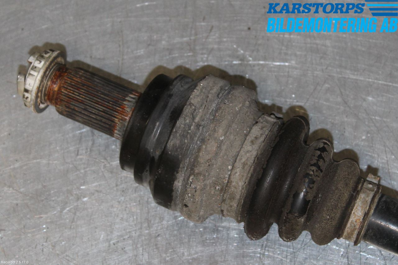 BMW 5 F10/F11/F18 09-17 Drivaxel Bak Höger