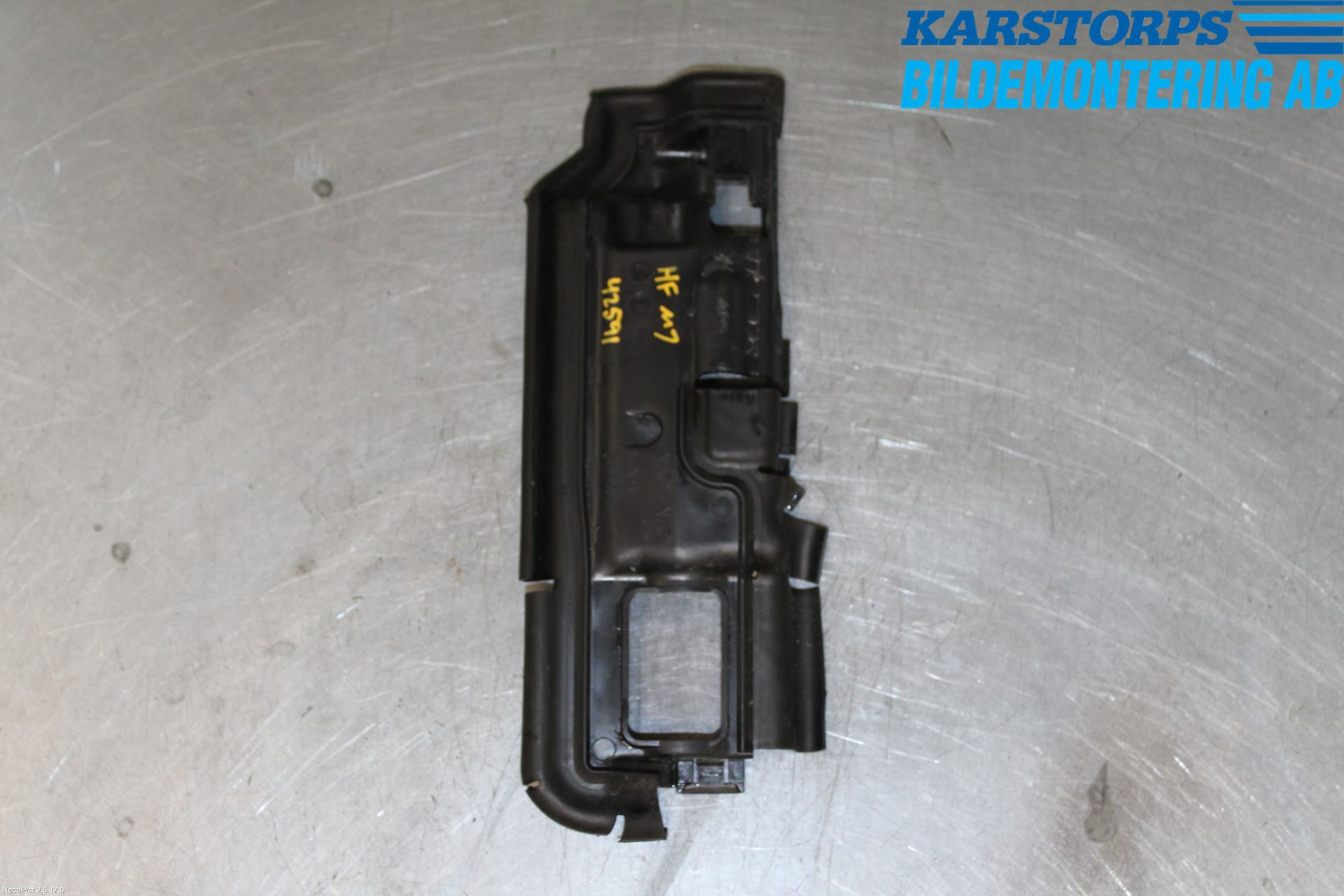Volvo V60 CROSS COUNTRY 16-18 Deflektor Plåt-Plast Kylning