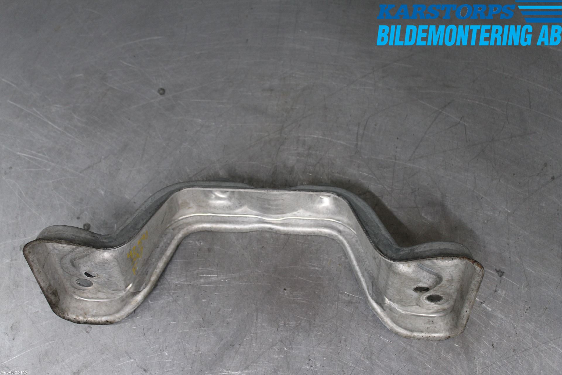 Volvo V60 CROSS COUNTRY 16-18 Mellanaxel Balk