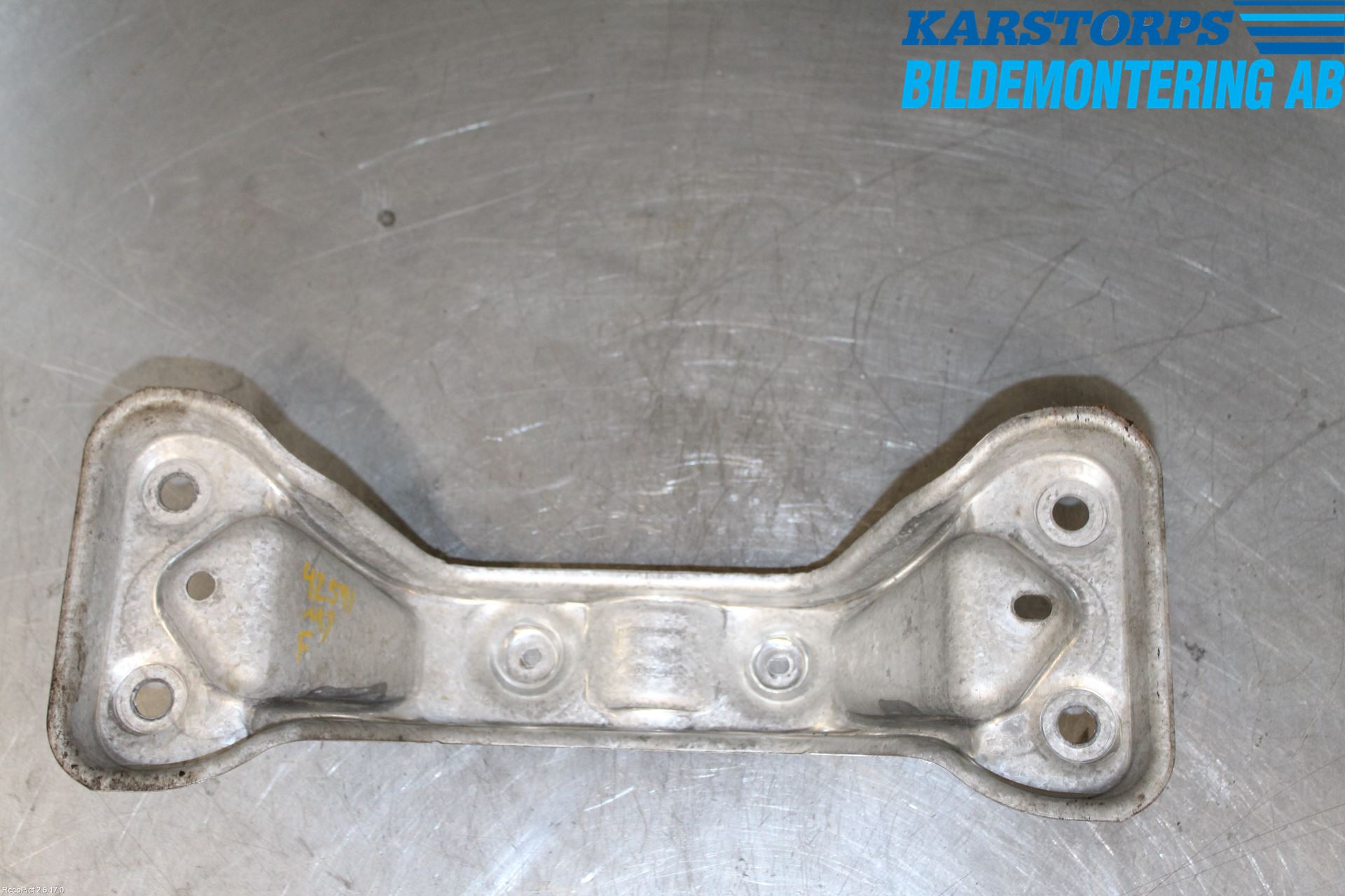 Volvo V60 CROSS COUNTRY 16-18 Mellanaxel Balk